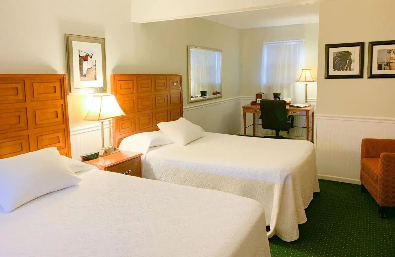 Double Double in Cedar Crest Inn Double Double in Cedar Crest Inn