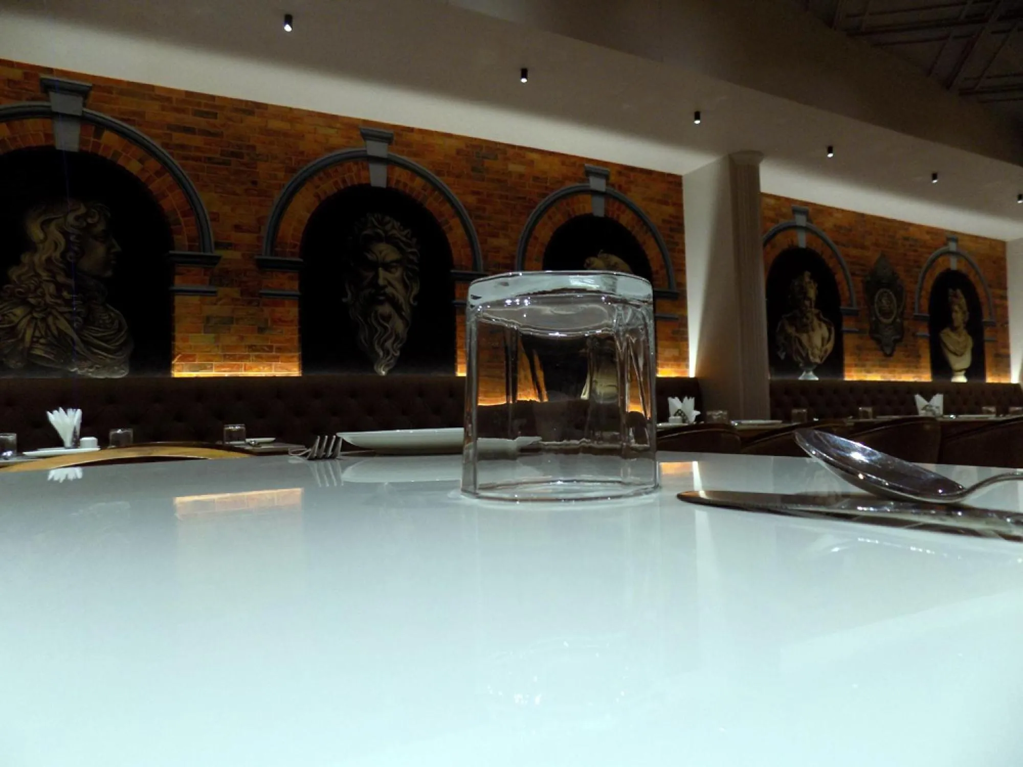 Restaurant/places to eat in Hotel BMD The Grand