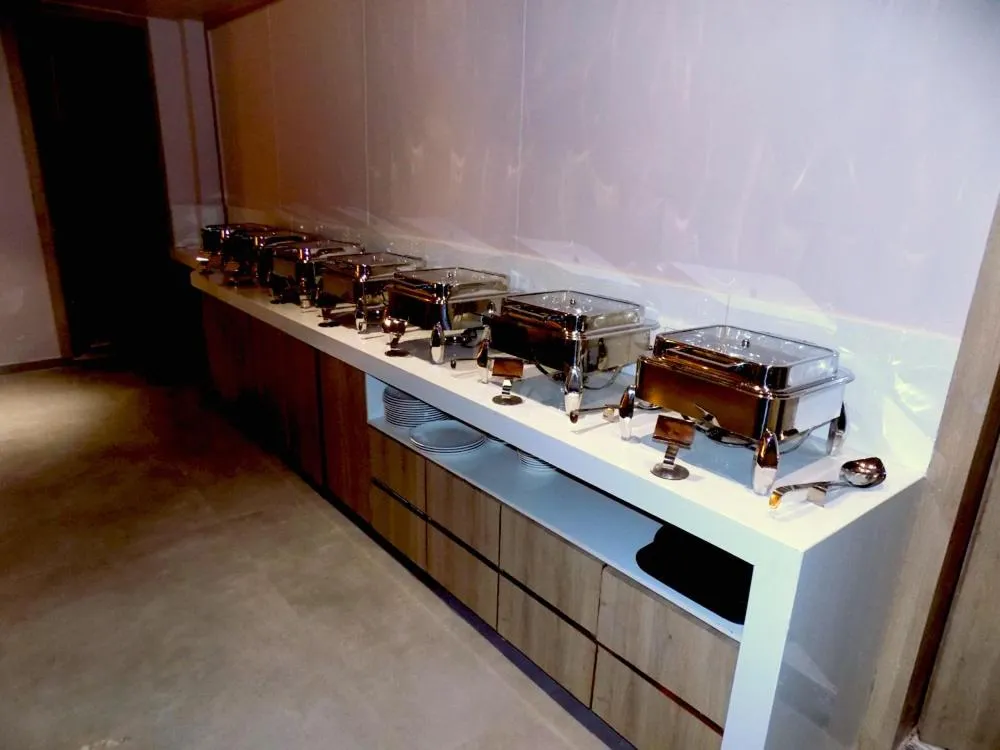 Restaurant/places to eat in Hotel BMD The Grand