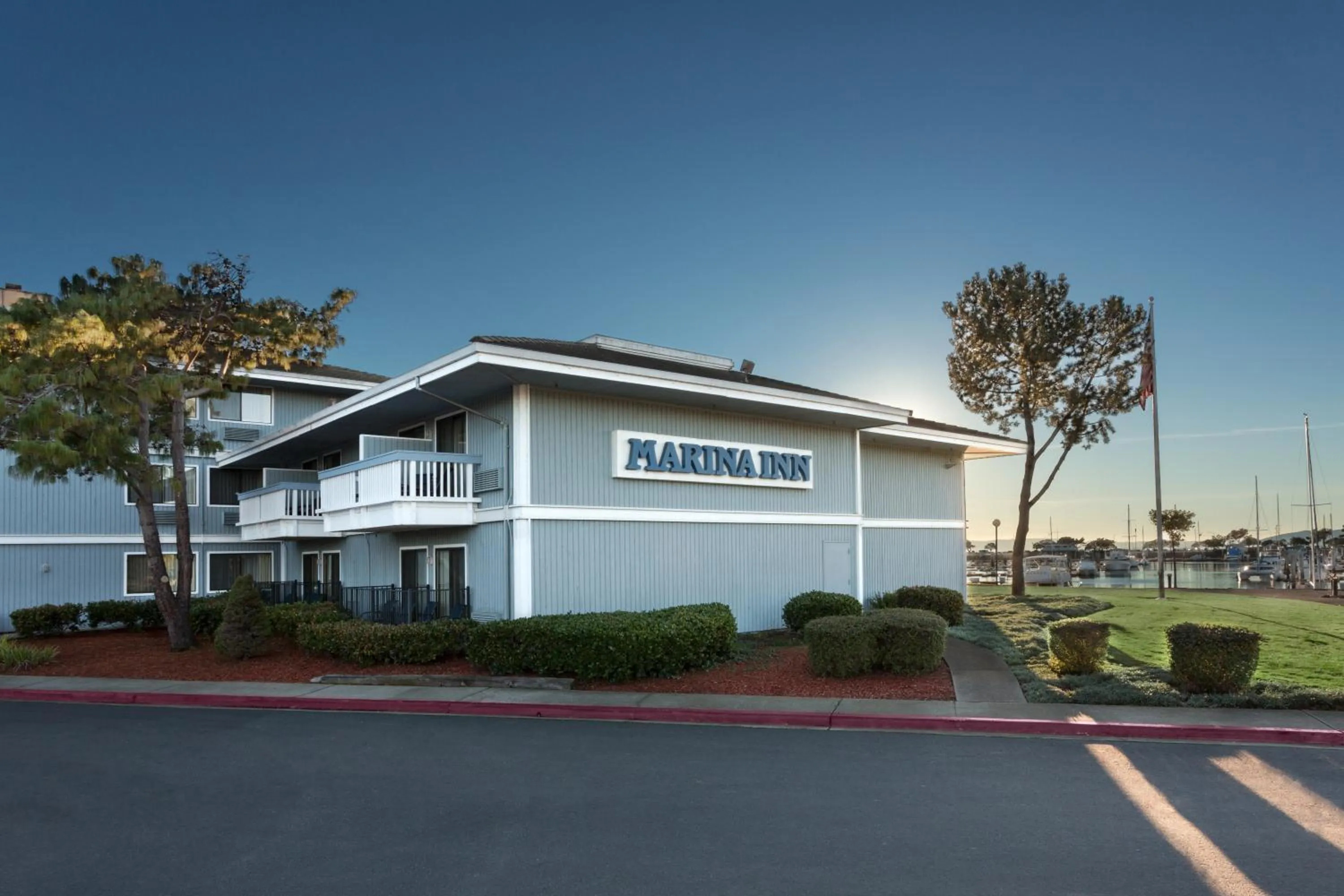 Property building in The Marina Inn on San Francisco Bay