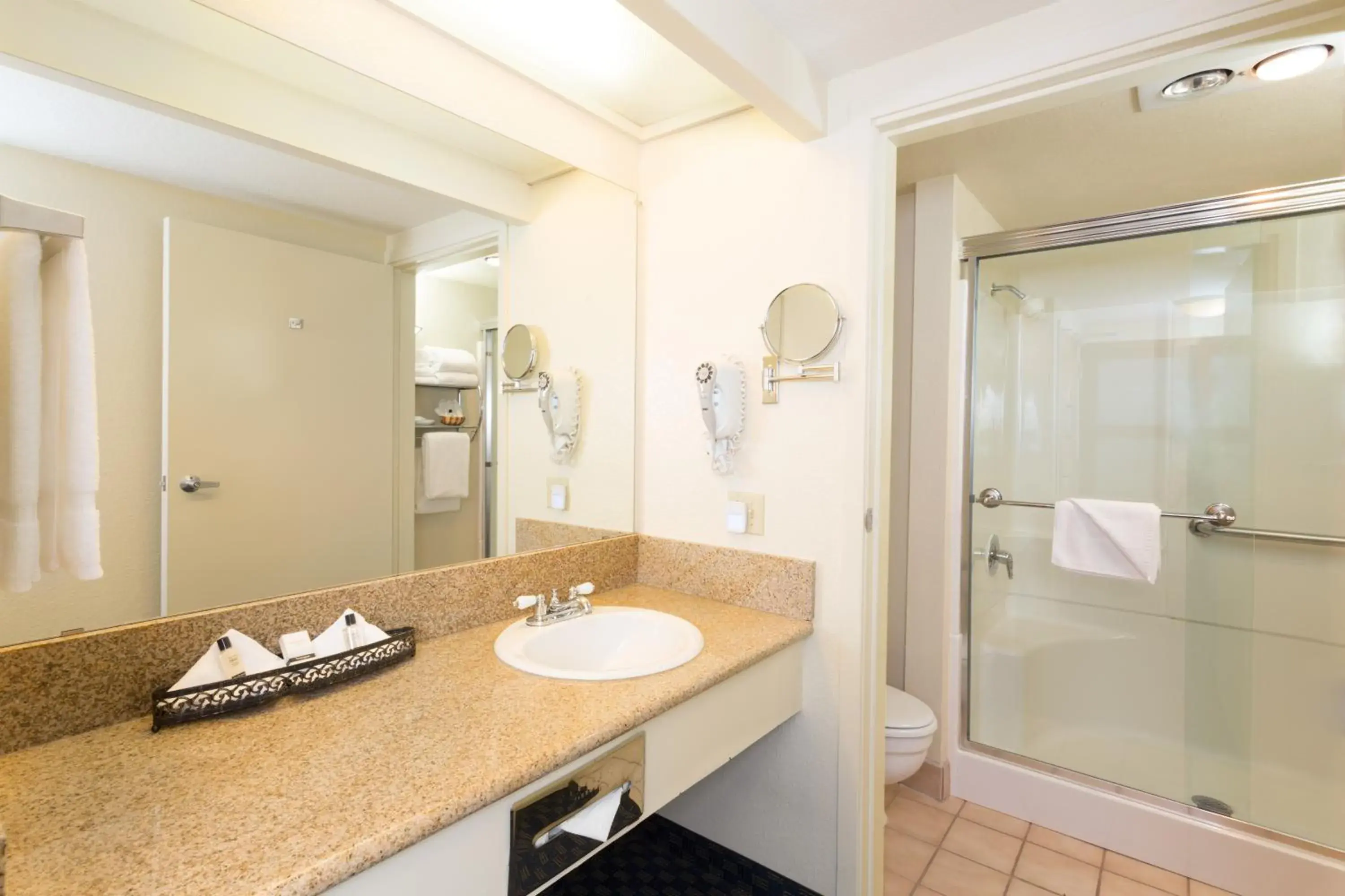 Bathroom in The Marina Inn on San Francisco Bay Bathroom in The Marina Inn on San Francisco Bay