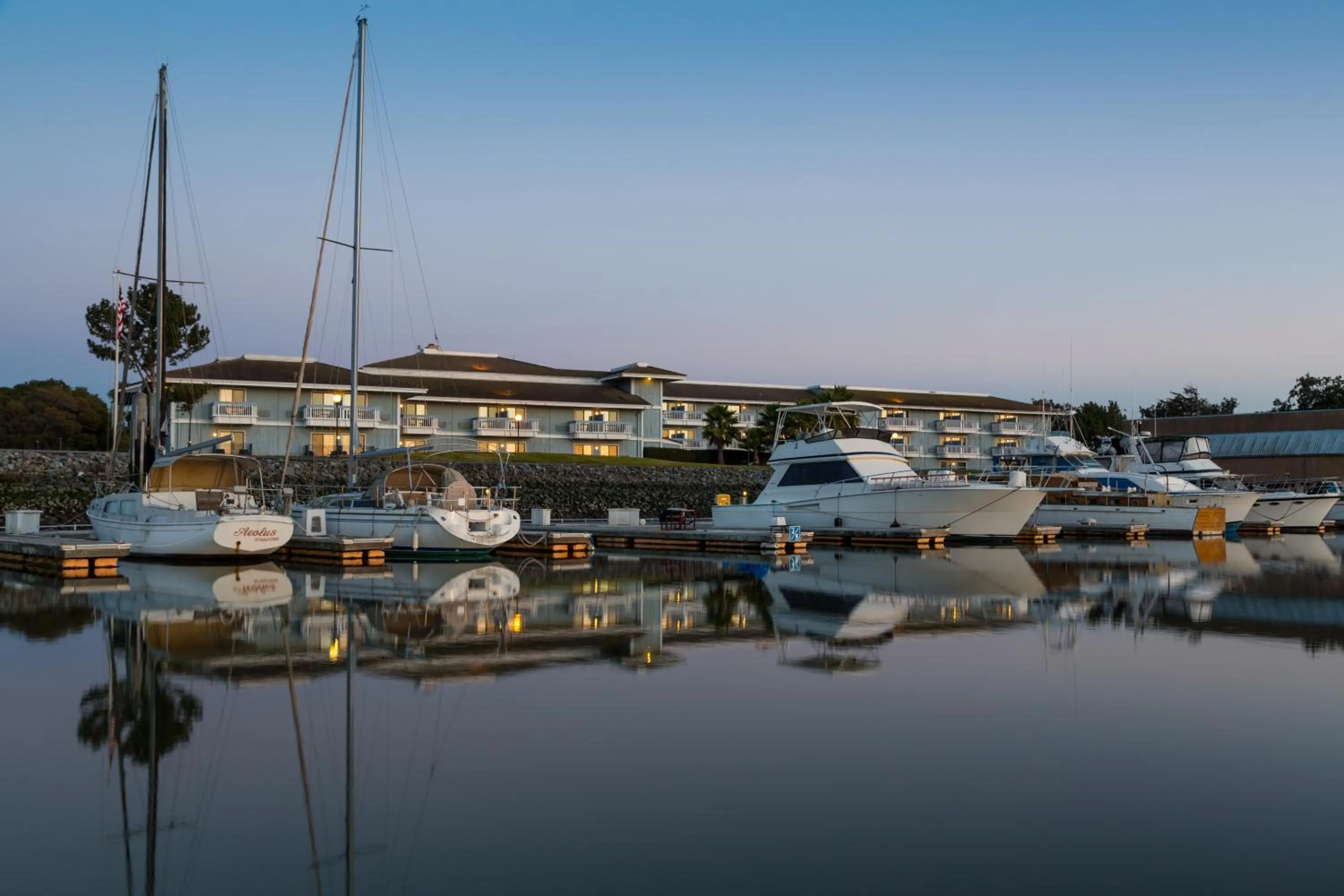 Natural landscape in The Marina Inn on San Francisco Bay