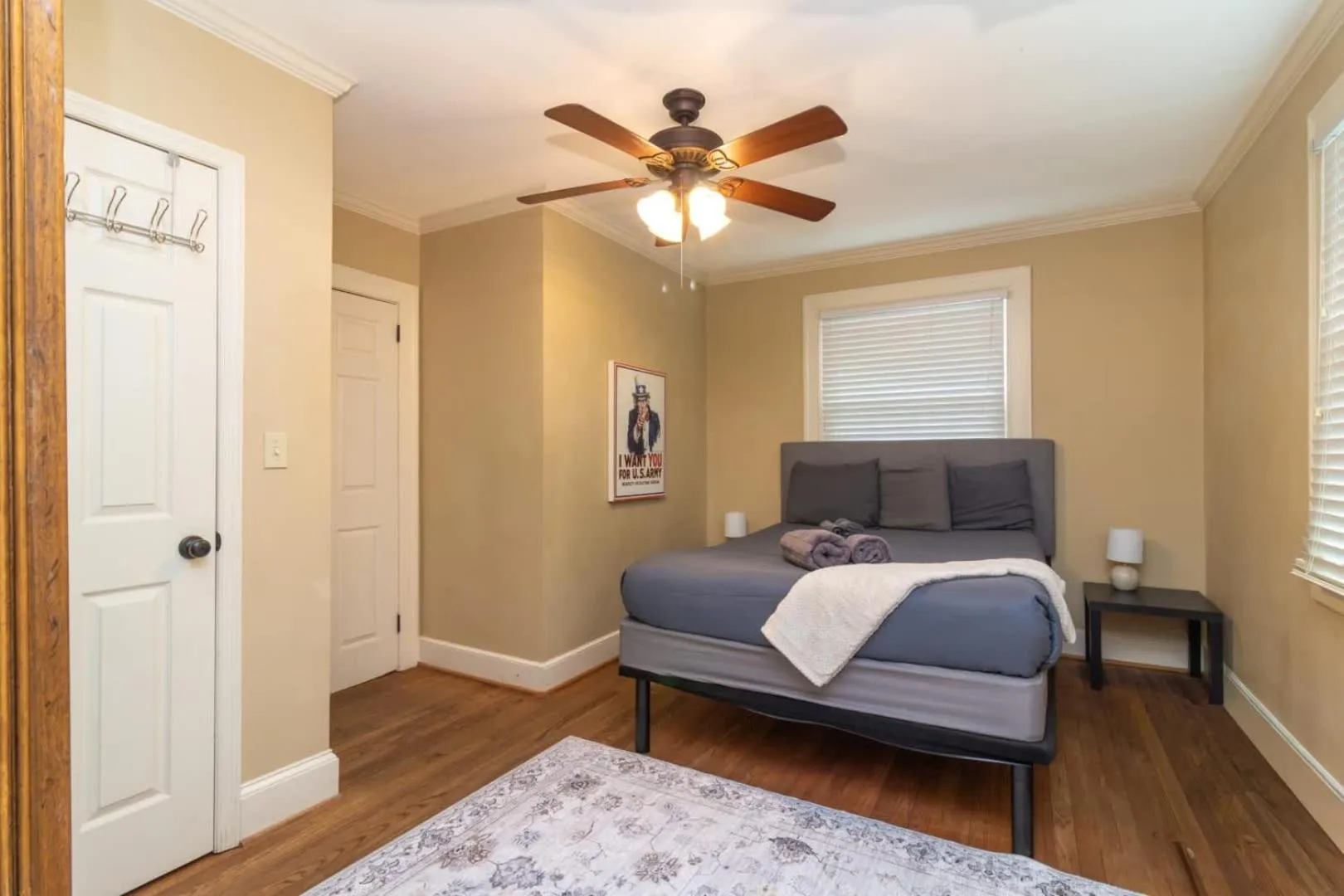 Bed in Near Fort Moore & Downtown - Our White House