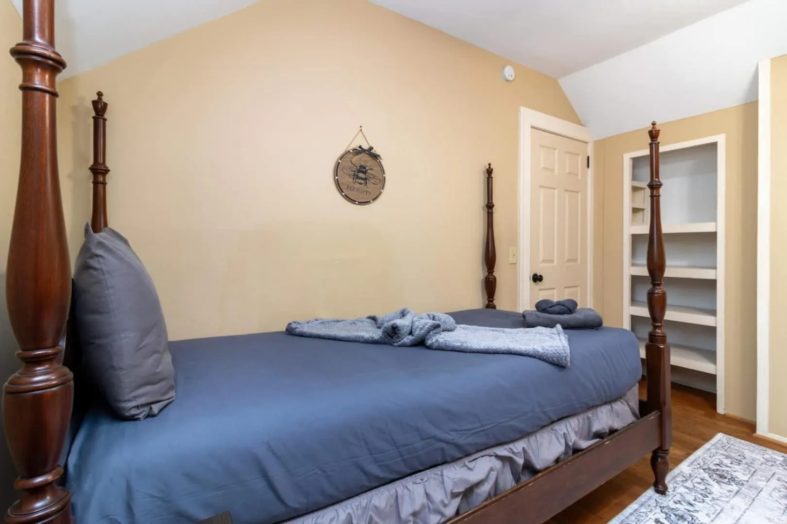 Bed in Near Fort Moore & Downtown - Our White House