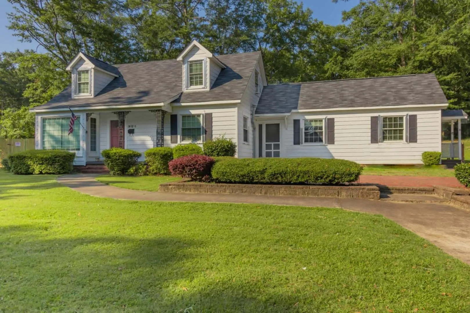 Near Fort Moore & Downtown - Our White House