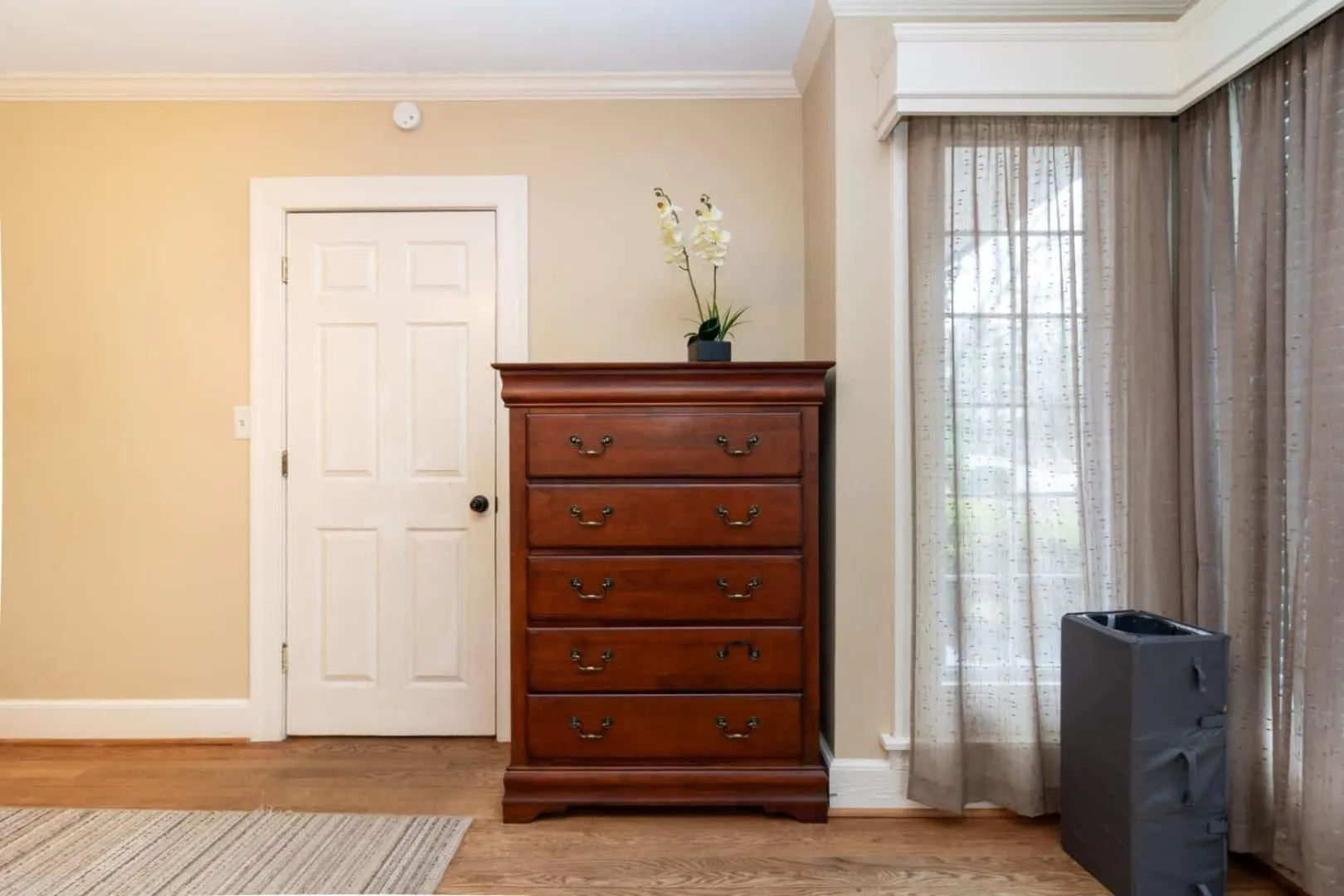 Near Fort Moore & Downtown - Our White House