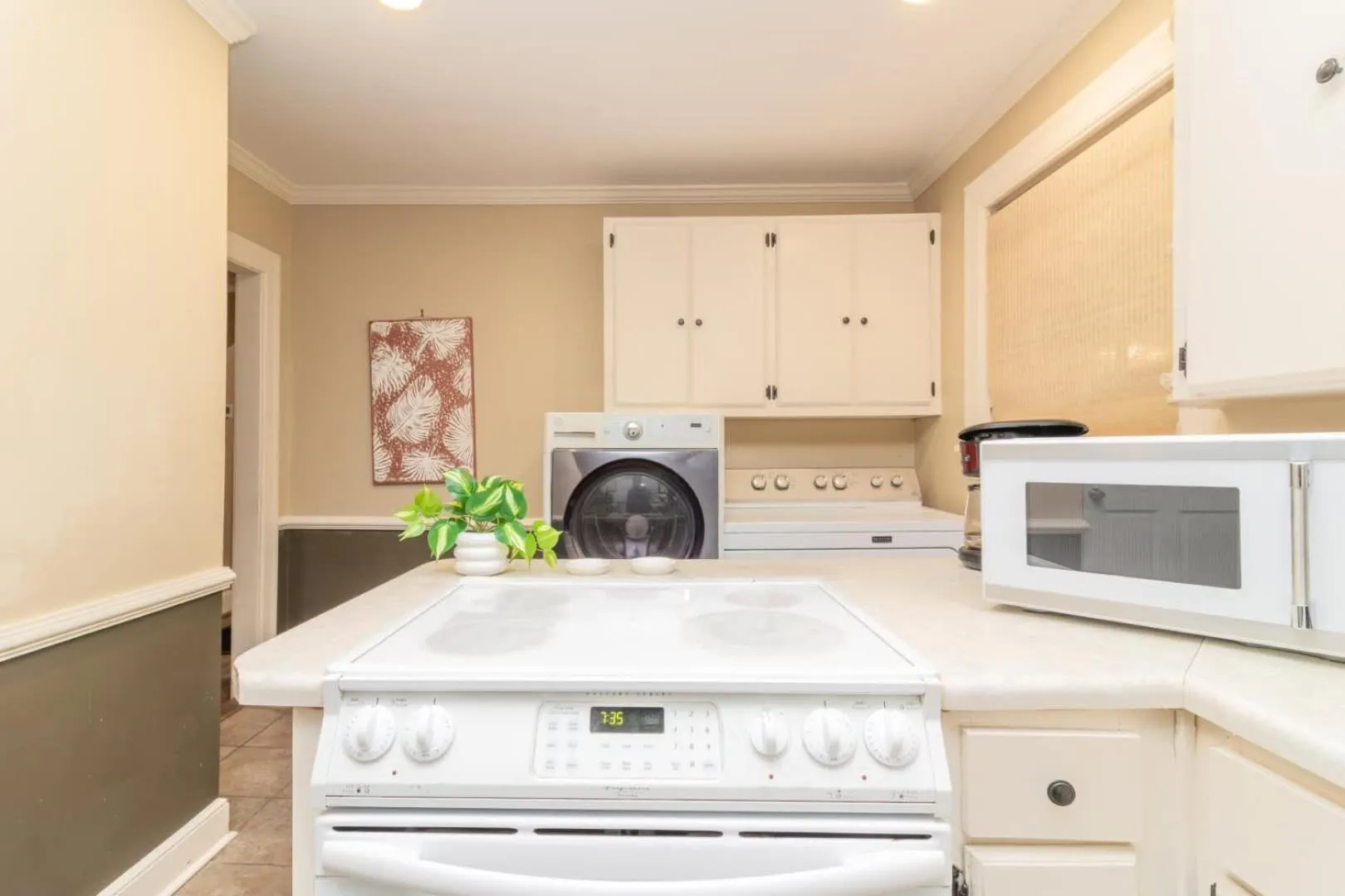 Near Fort Moore & Downtown - Our White House