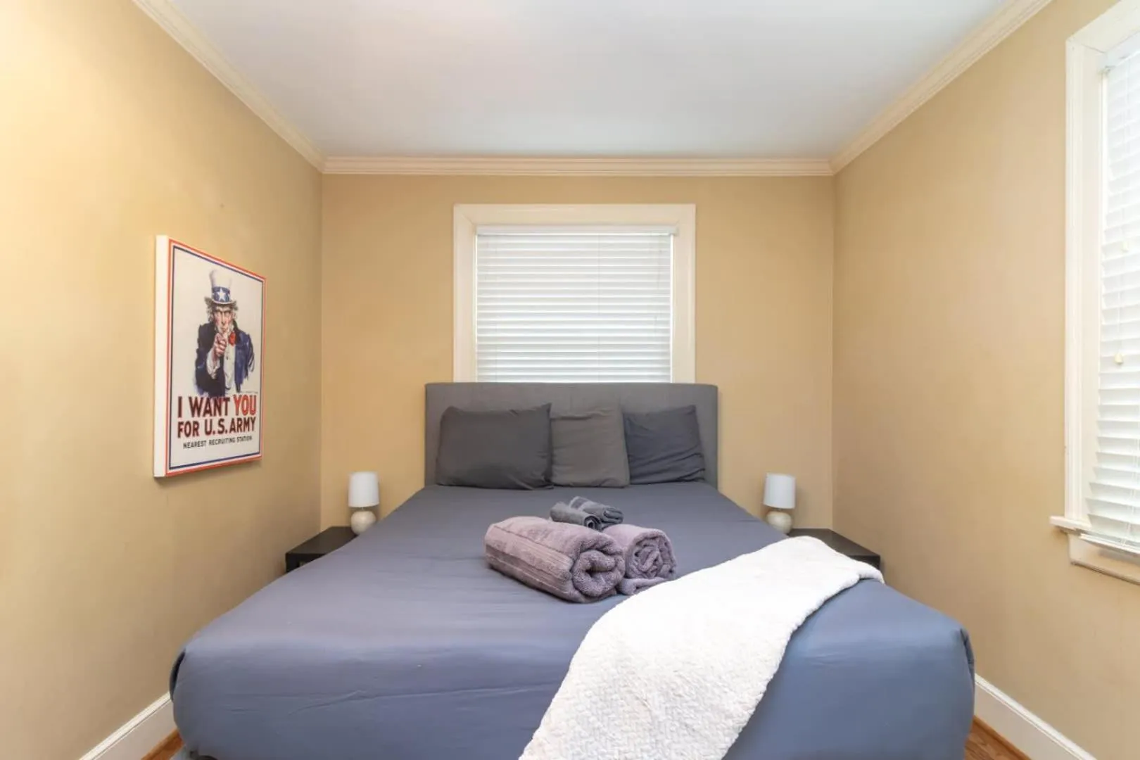 Bed in Near Fort Moore & Downtown - Our White House