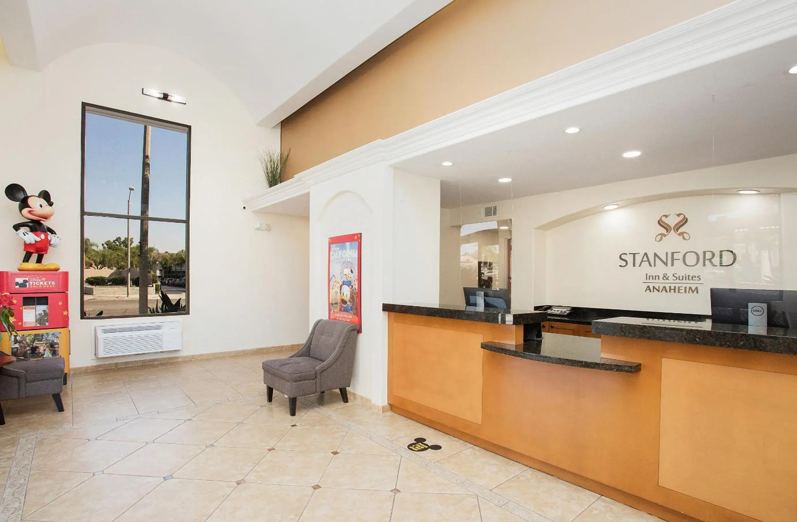 Lobby or reception in Stanford Inn & Suites Anaheim Lobby or reception in Stanford Inn & Suites Anaheim