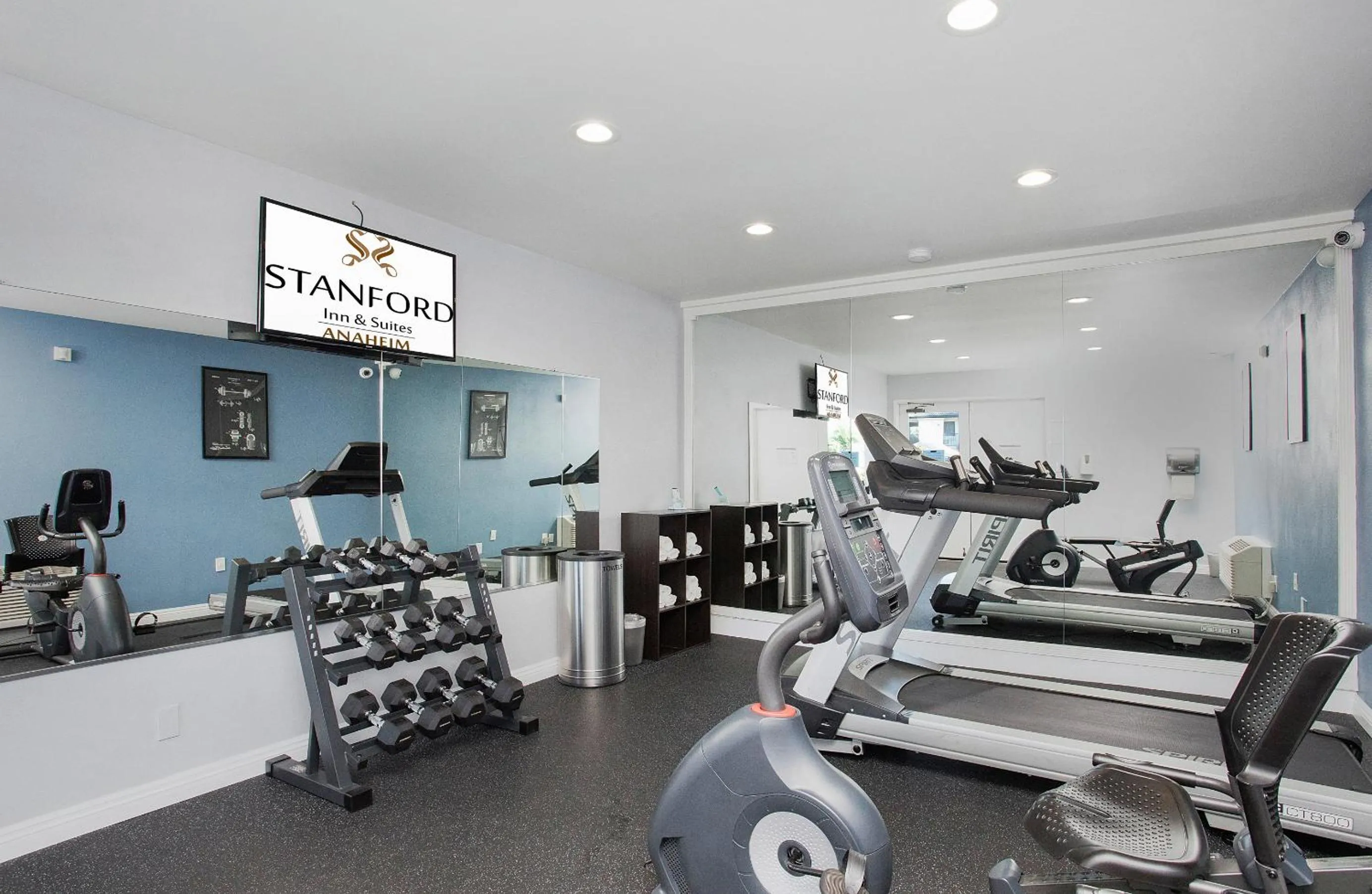 Fitness centre/facilities in Stanford Inn & Suites Anaheim