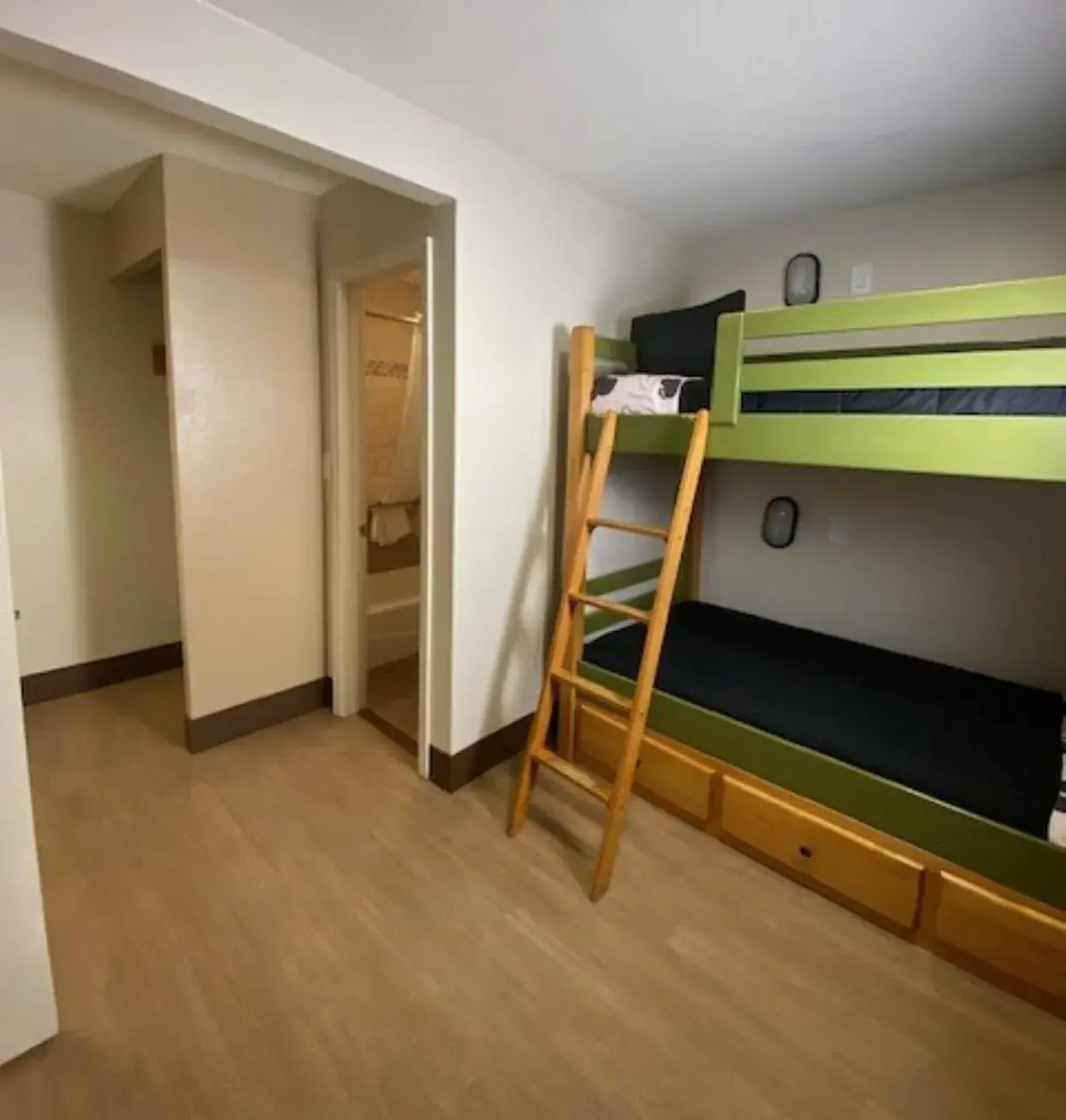 Family Room - Disability Access in Stanford Inn & Suites Anaheim Family Room - Disability Access in Stanford Inn & Suites Anaheim