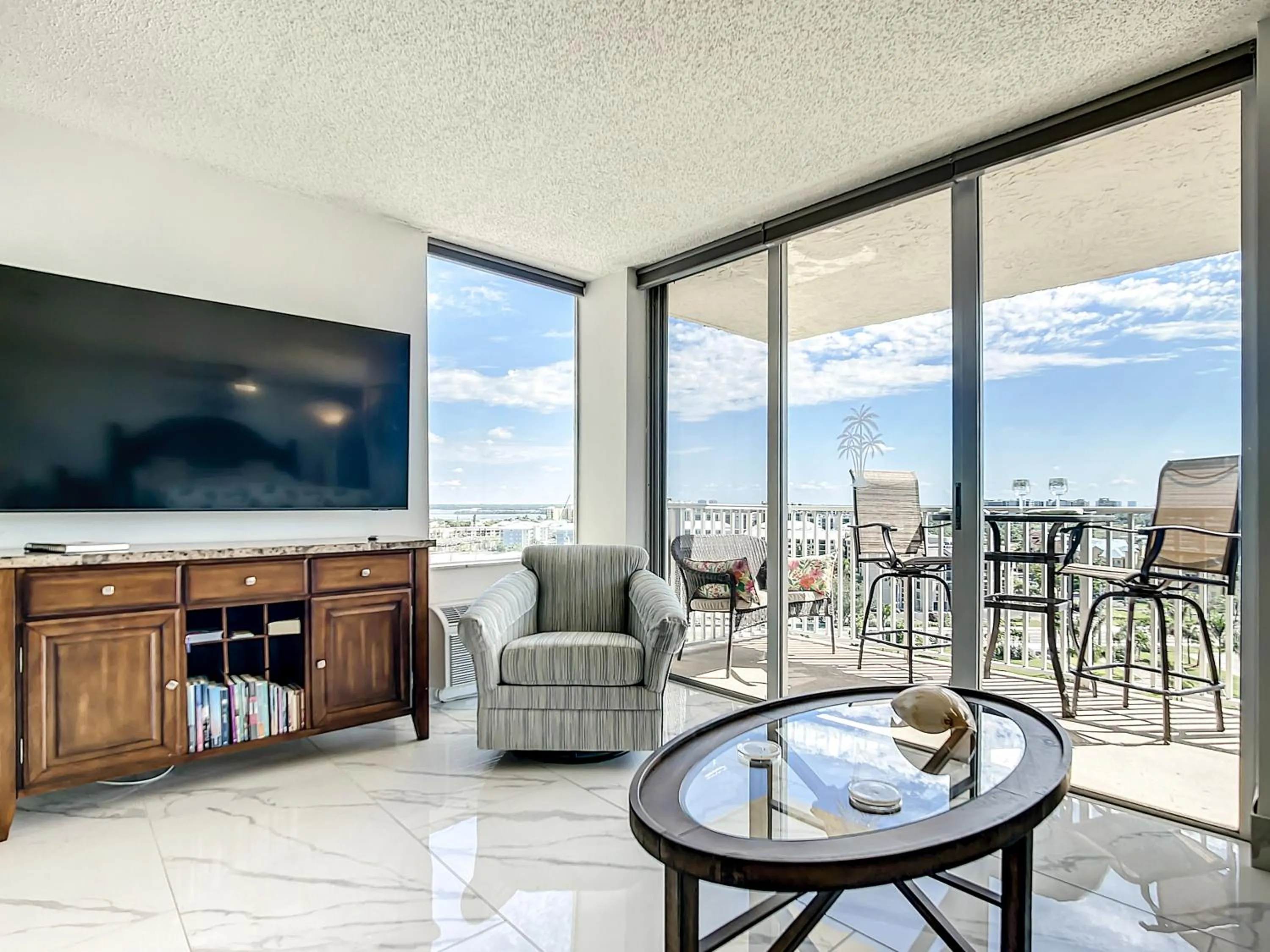 Living room in Welcome To The Paradise