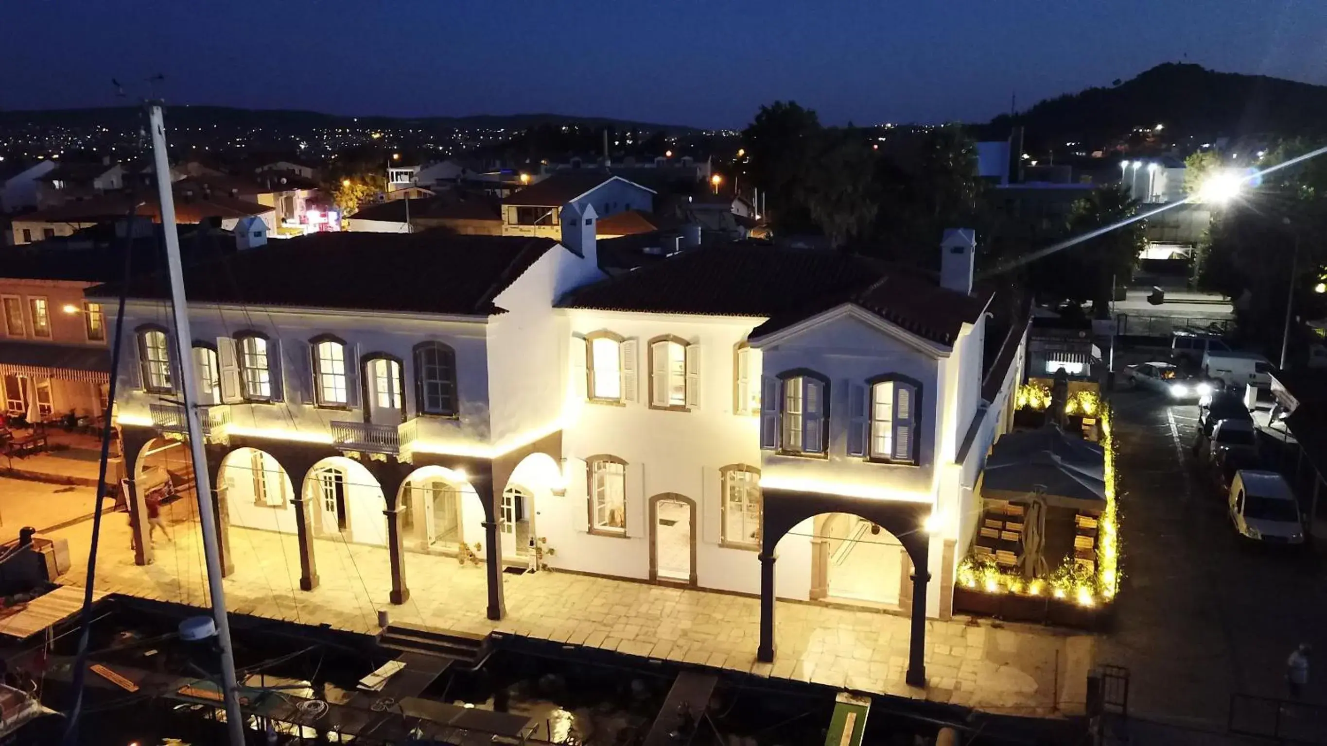 Property building in Gümrük Urla Property building in Gümrük Urla