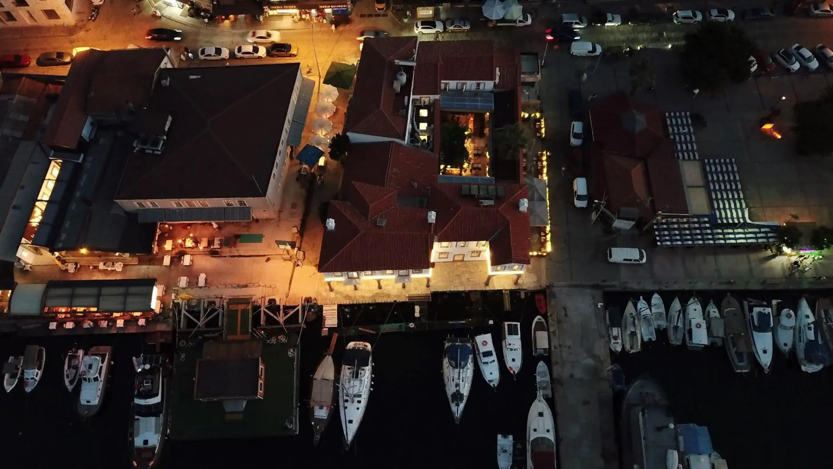 Property building in Gümrük Urla Property building in Gümrük Urla