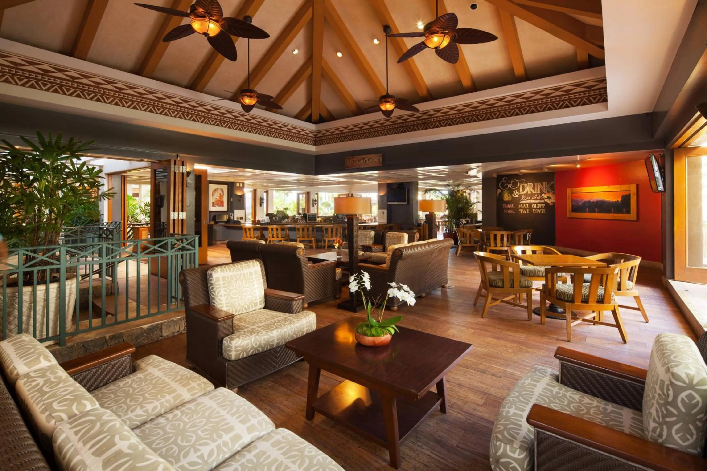 Lounge or bar in Sheraton Maui Resort & Spa