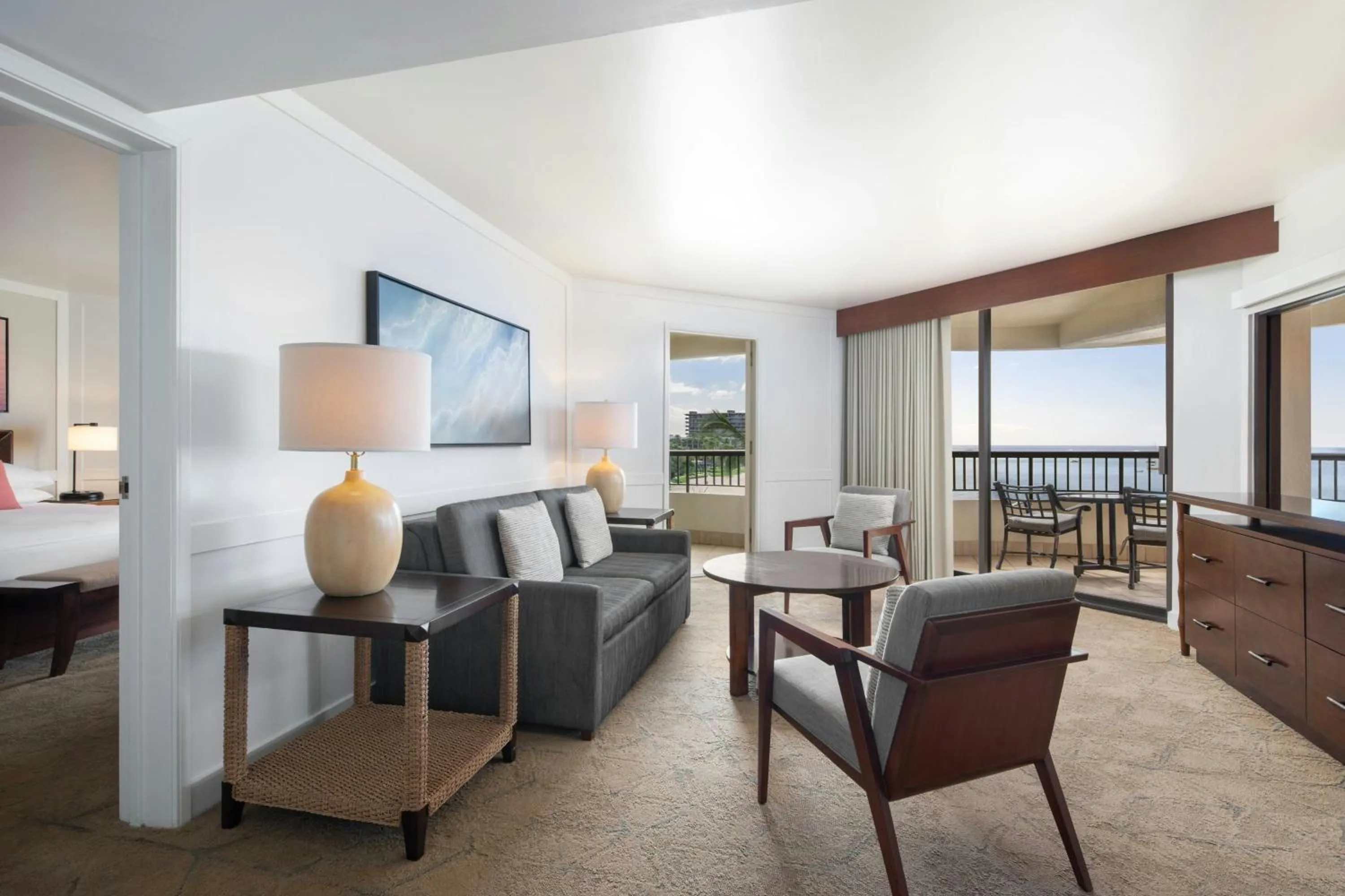 Living room, Bed in Sheraton Maui Resort & Spa