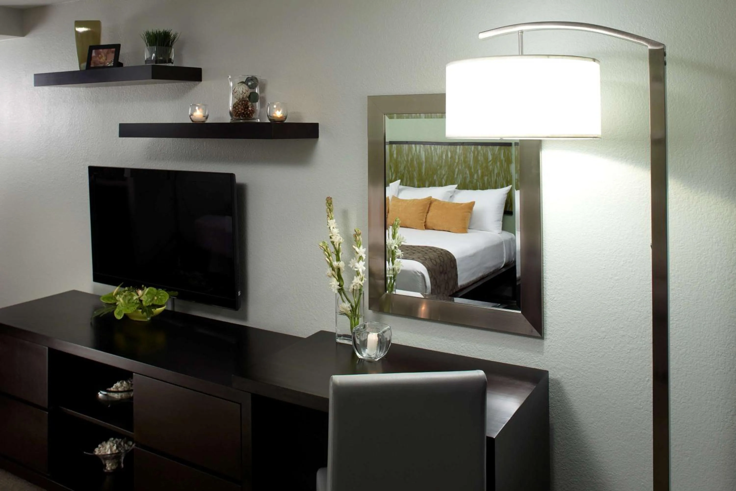 TV and multimedia, Bed in Skyline Island Colony Hotel