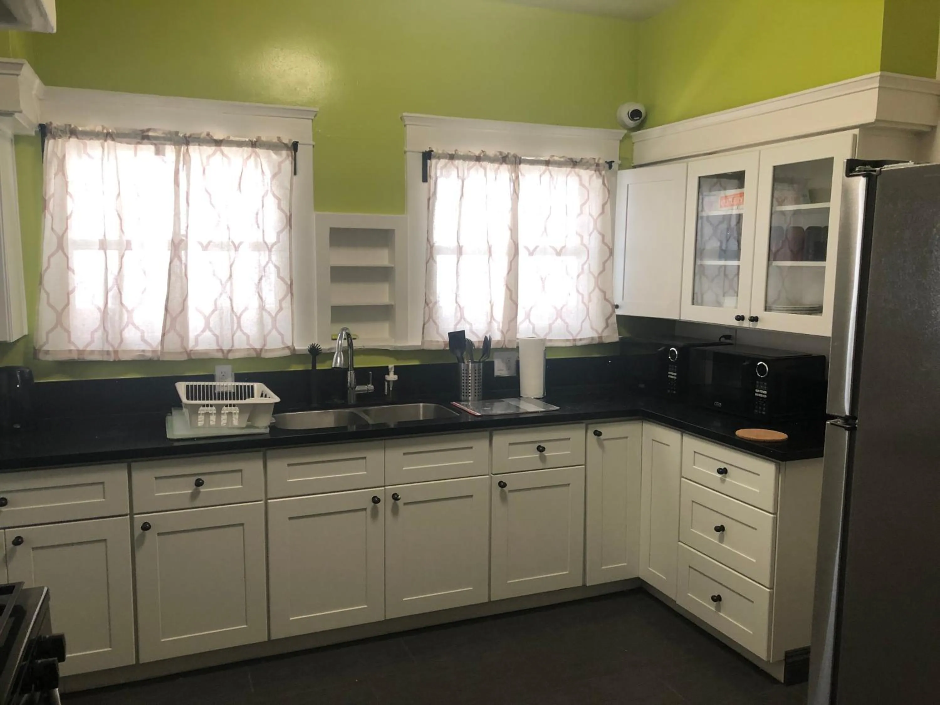 Kitchen or kitchenette in The Wilshire Metro