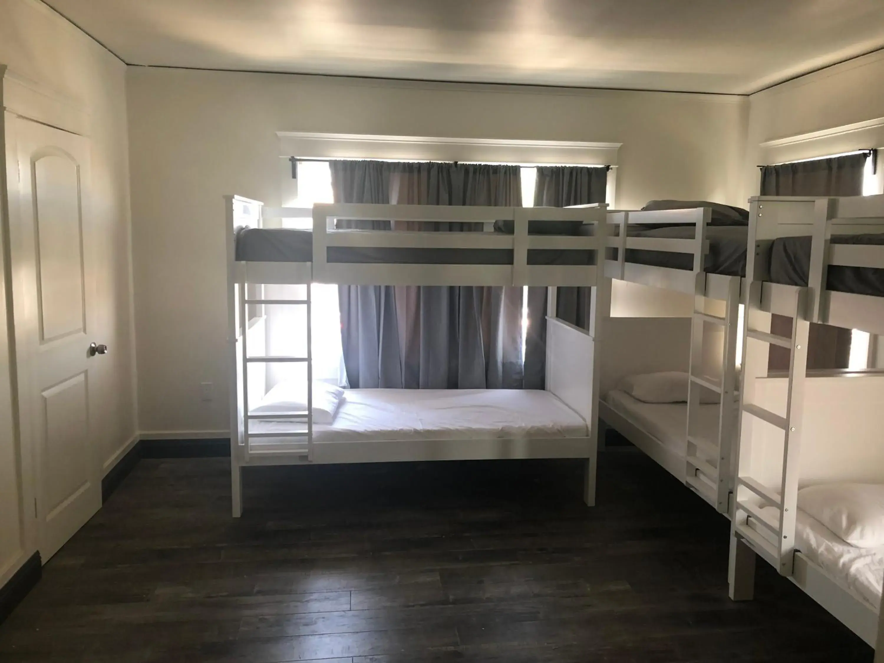 Bunk Bed in Mixed Dormitory Room in The Wilshire Metro Bunk Bed in Mixed Dormitory Room in The Wilshire Metro