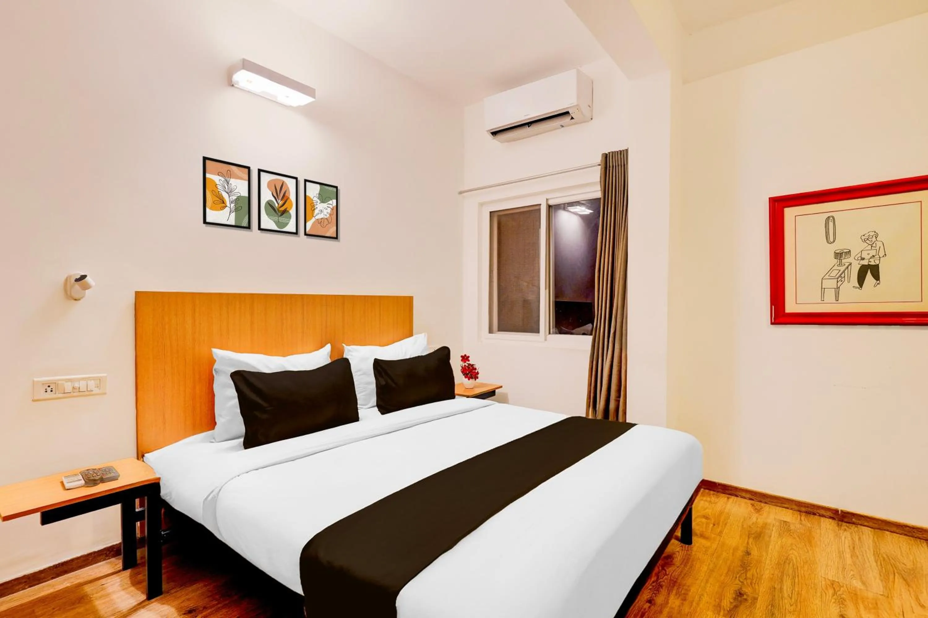 Bedroom, Bed in Super Townhouse HAL Indiranagar Extension