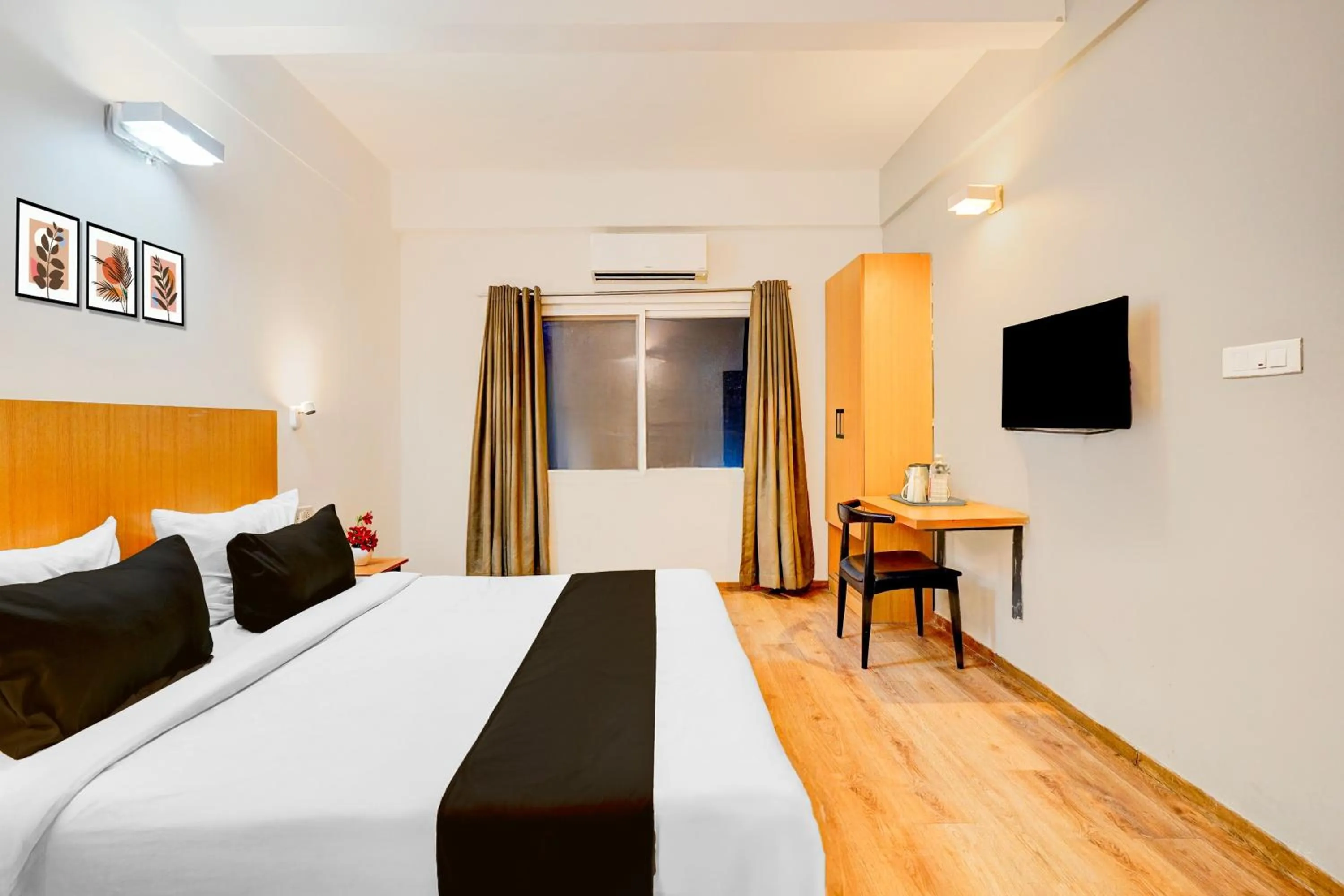 Bedroom, Bed in Super Townhouse HAL Indiranagar Extension