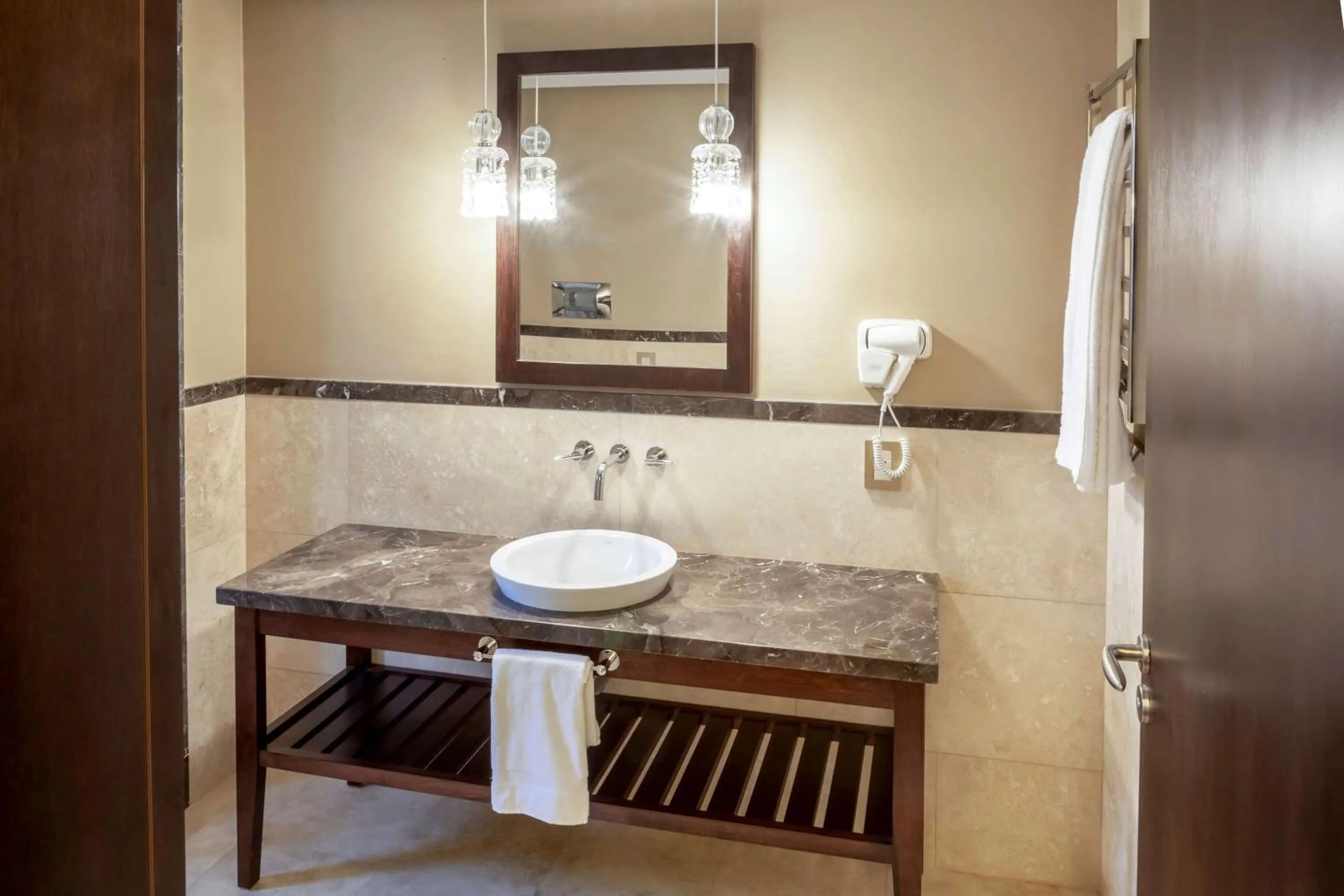 Bathroom in Esplendor by Wyndham Buenos Aires Tango