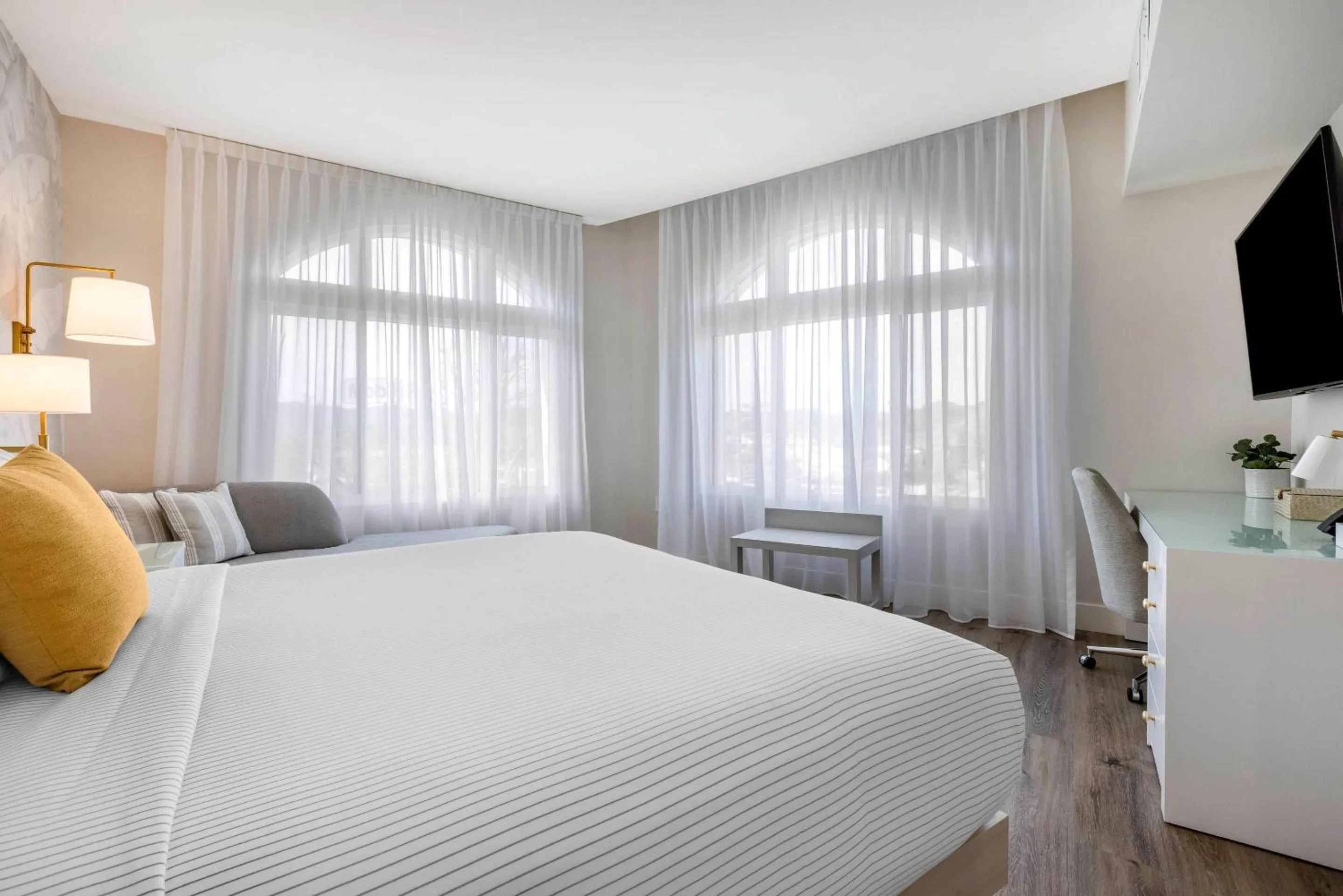 Bedroom, Bed in Cambria Hotel Calabasas - Malibu