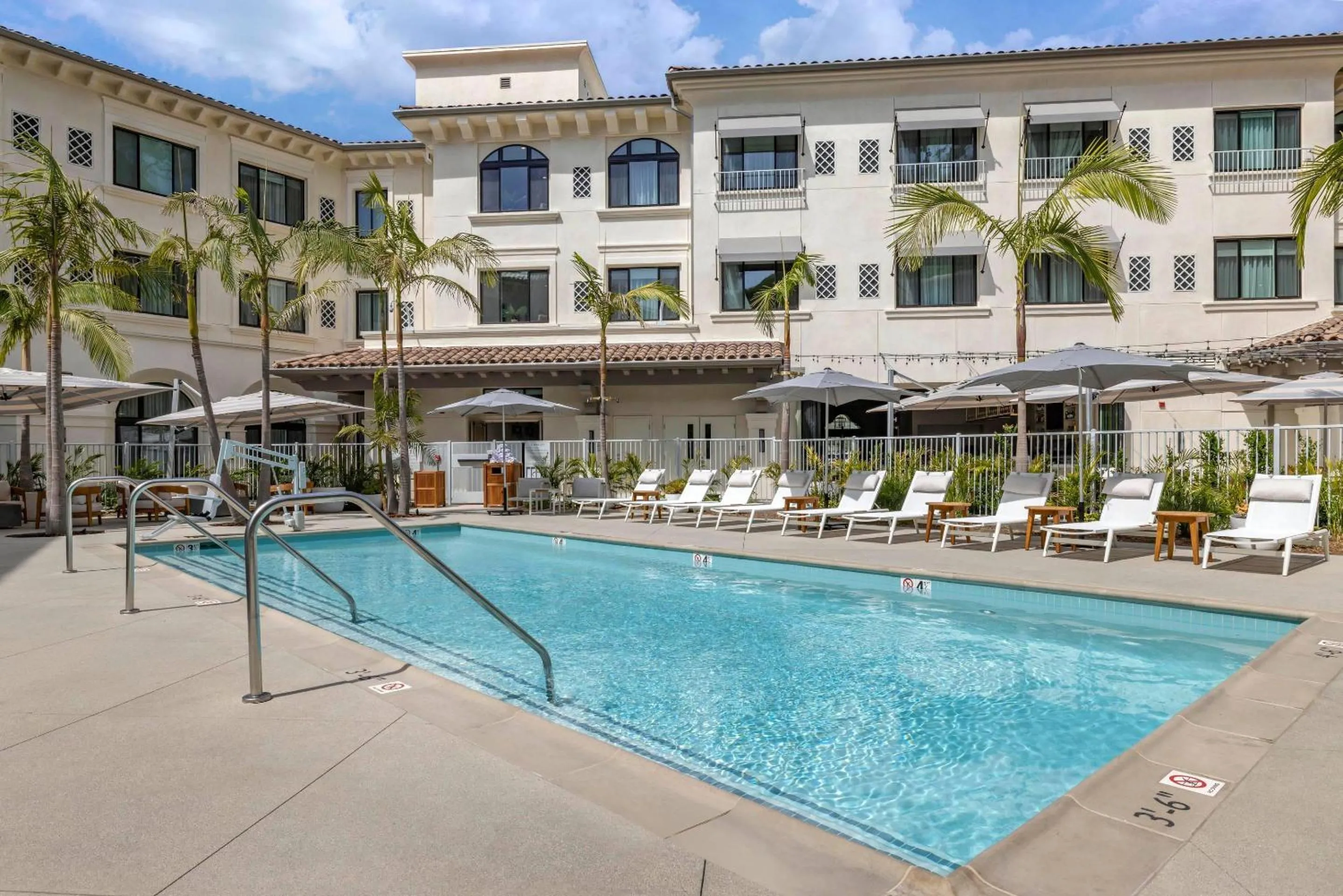 Swimming pool in Cambria Hotel Calabasas - Malibu
