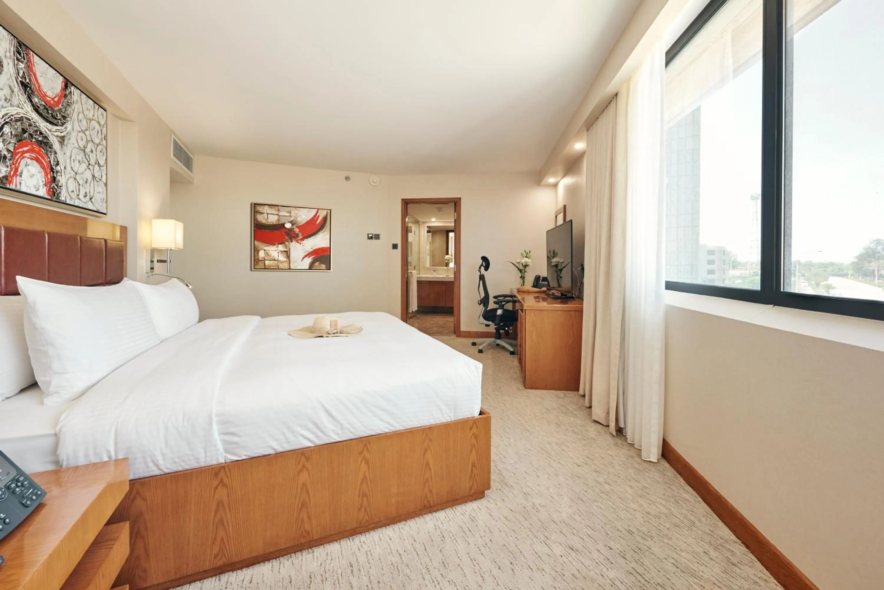 Bedroom, Bed in InterContinental Al Jubail Resort