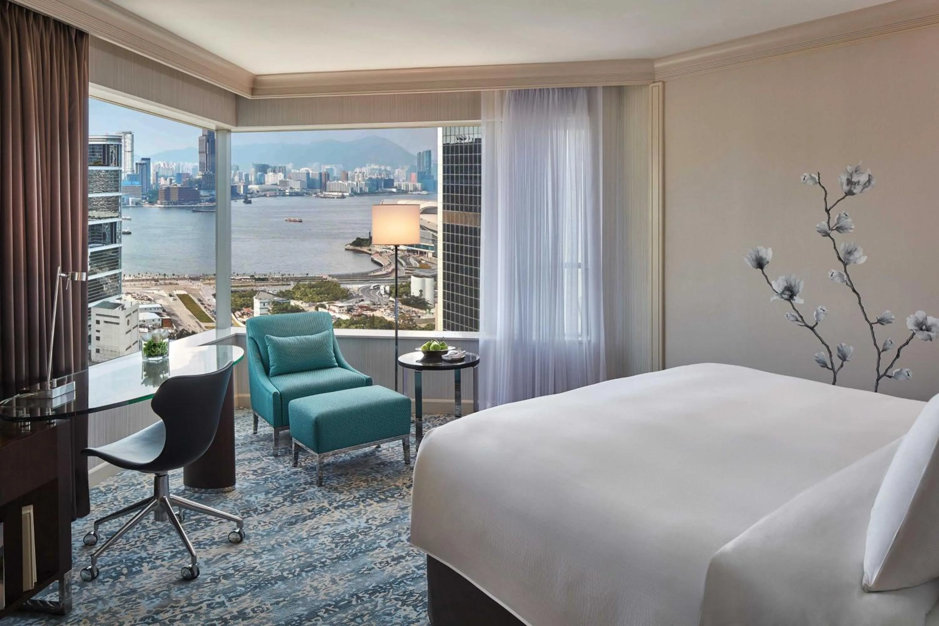 Photo of the whole room, Bed in JW Marriott Hotel Hong Kong