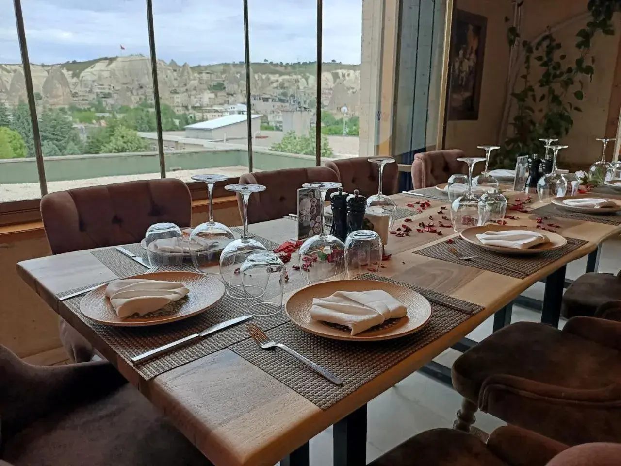 Restaurant/places to eat in Cratus Stone Palace Restaurant/places to eat in Cratus Stone Palace