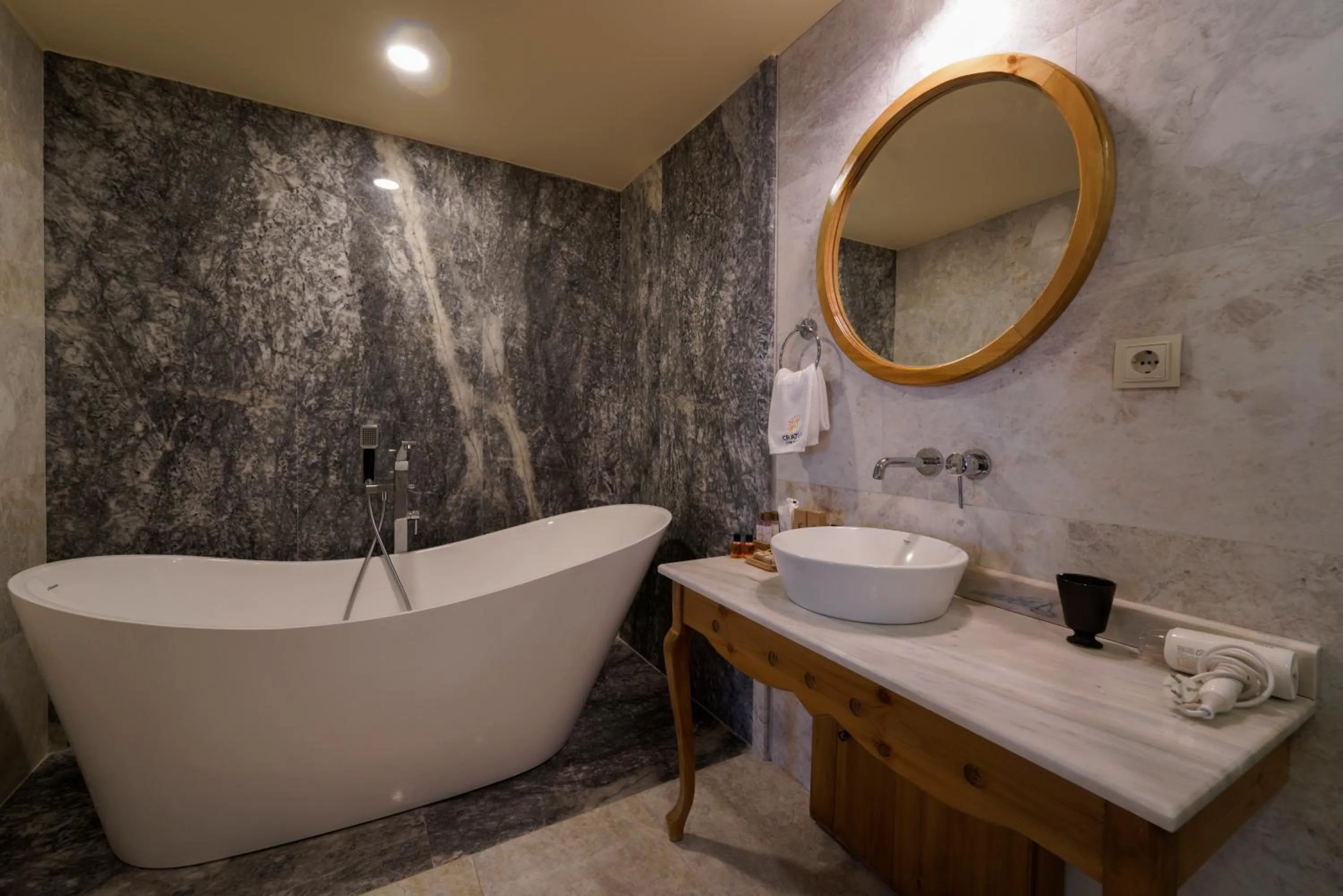 Bath in Cratus Stone Palace