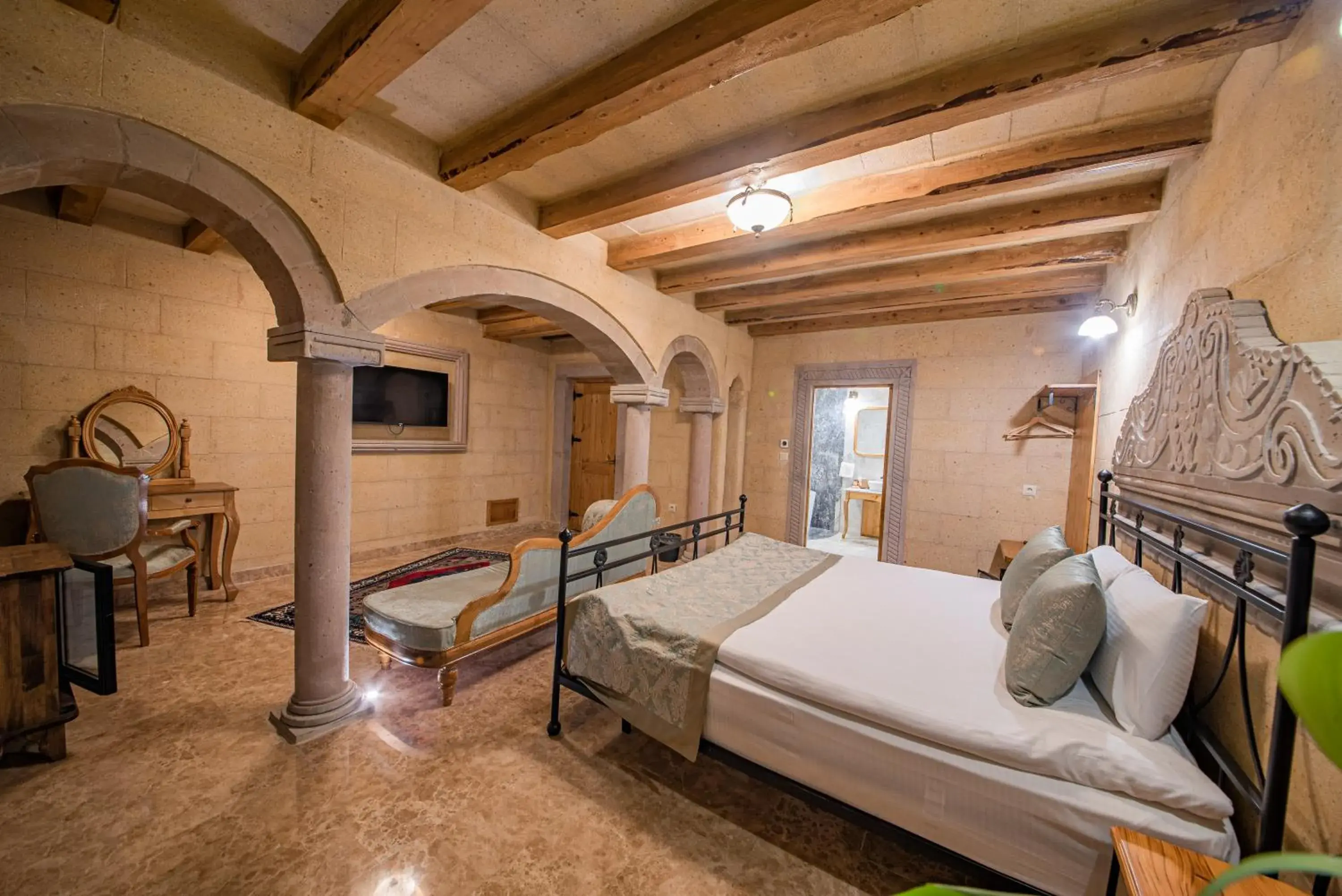 Toilet, Bed in Cratus Stone Palace Toilet, Bed in Cratus Stone Palace