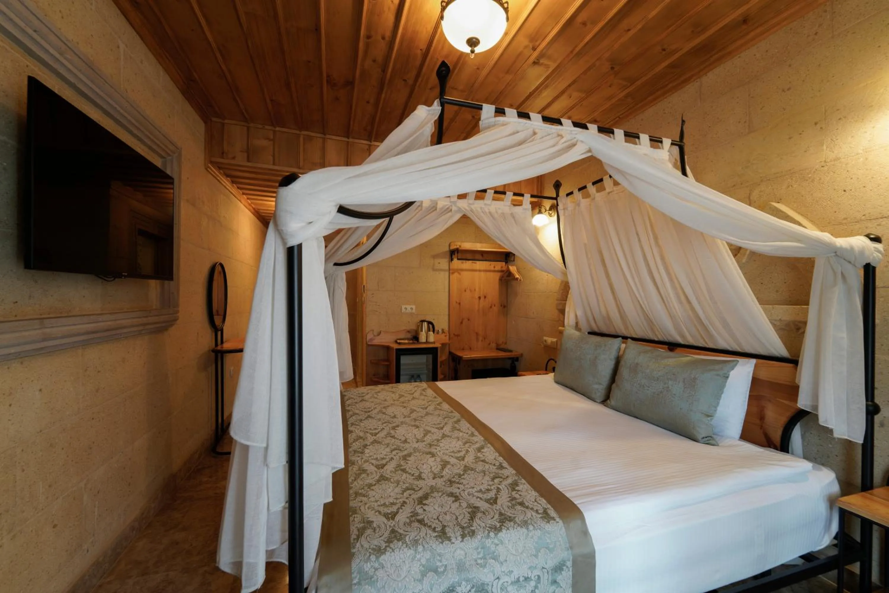 Coffee/tea facilities, Bed in Cratus Stone Palace