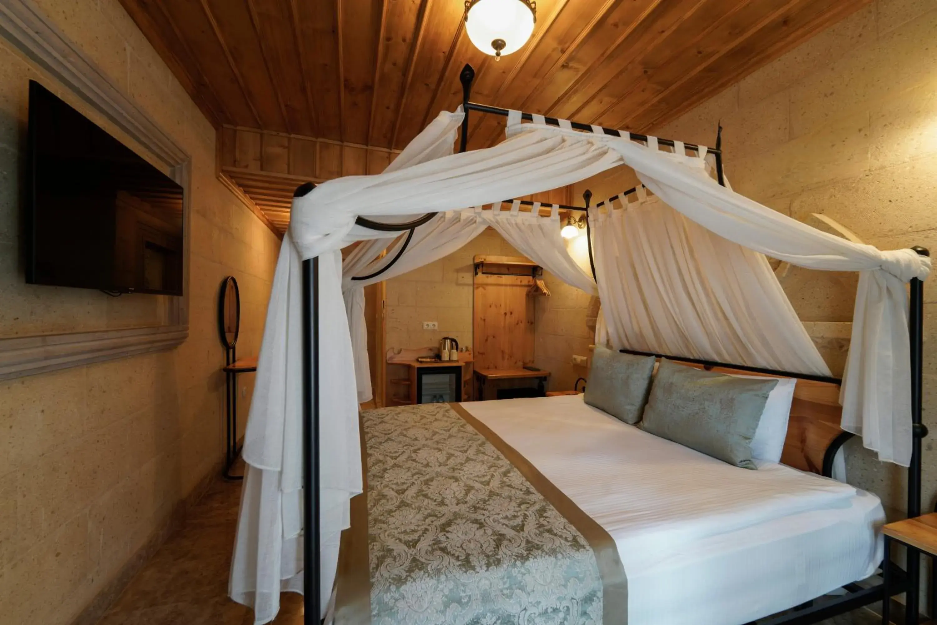 Coffee/tea facilities, Bed in Cratus Stone Palace Coffee/tea facilities, Bed in Cratus Stone Palace