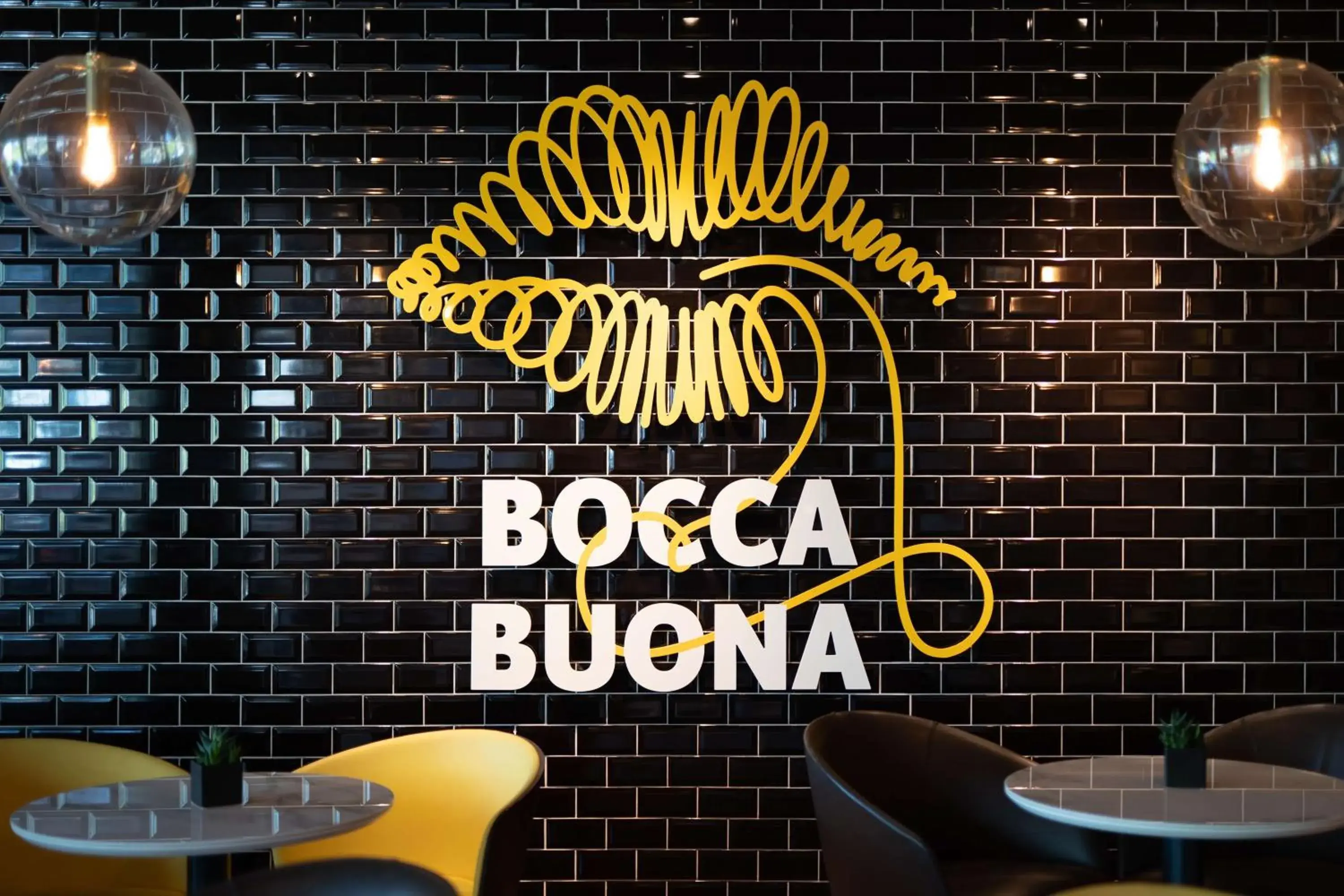 Lounge or bar in Radisson Hotel Zurich Airport Lounge or bar in Radisson Hotel Zurich Airport