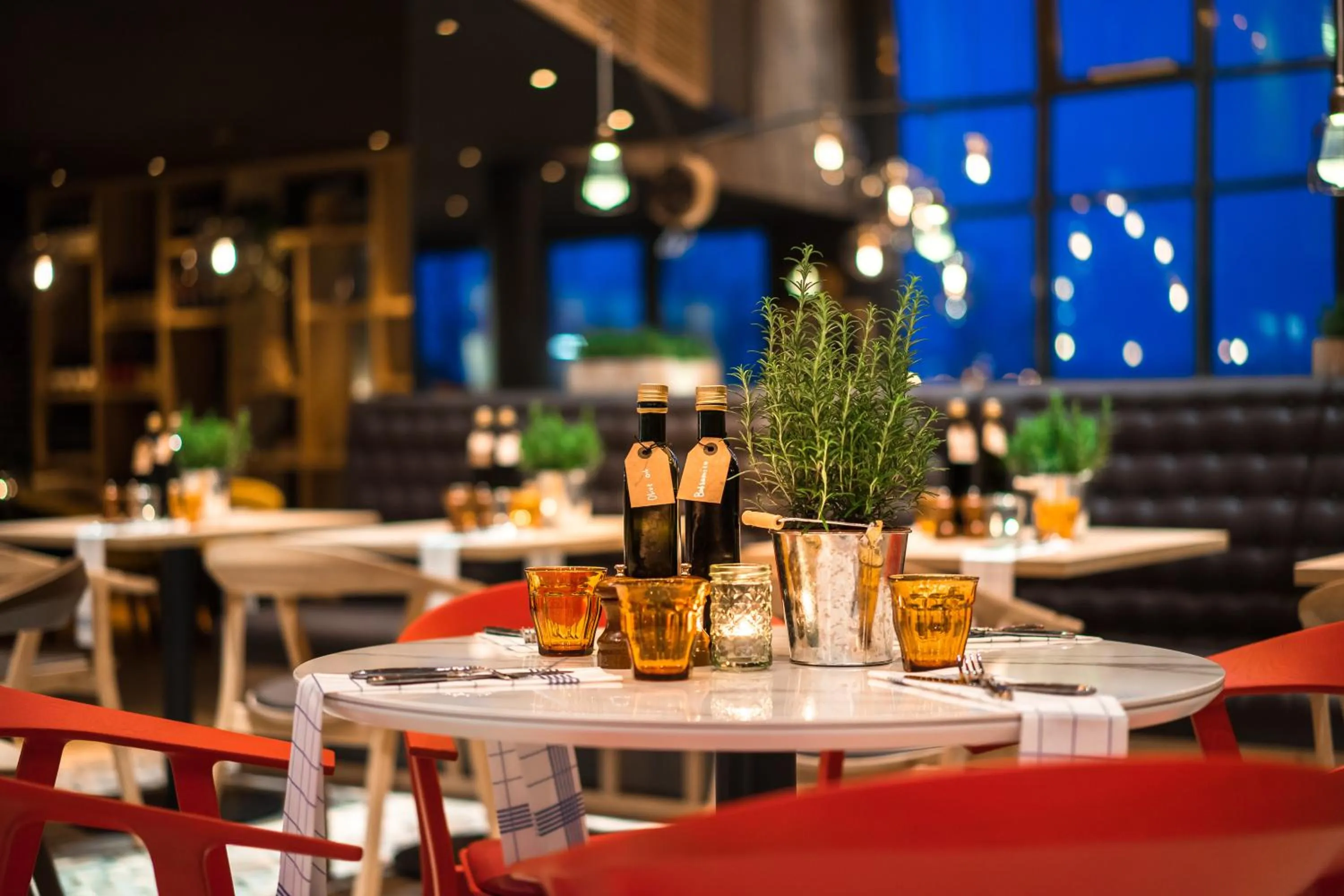 Restaurant/places to eat in Radisson Hotel Zurich Airport