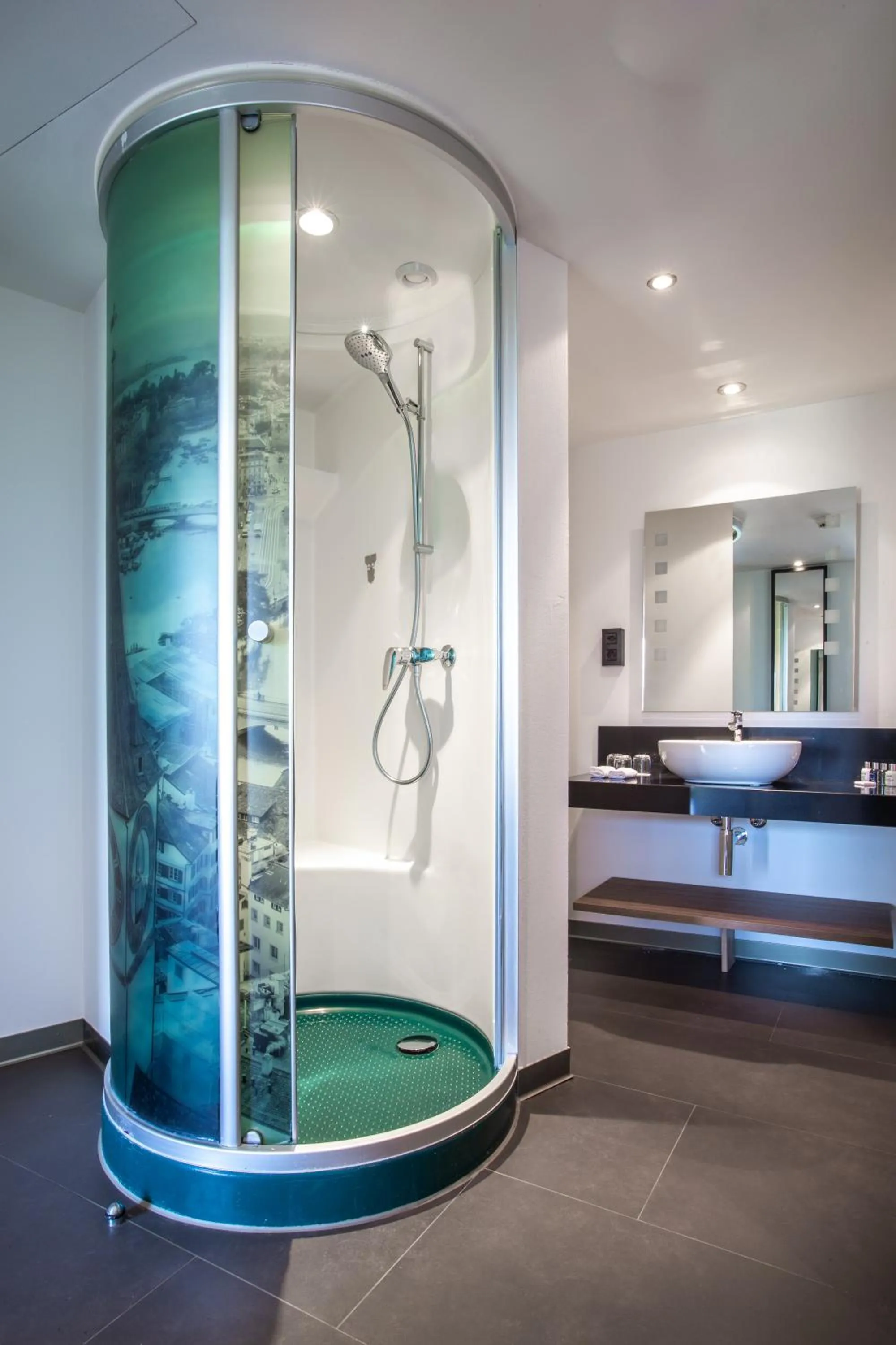 Shower in Radisson Hotel Zurich Airport