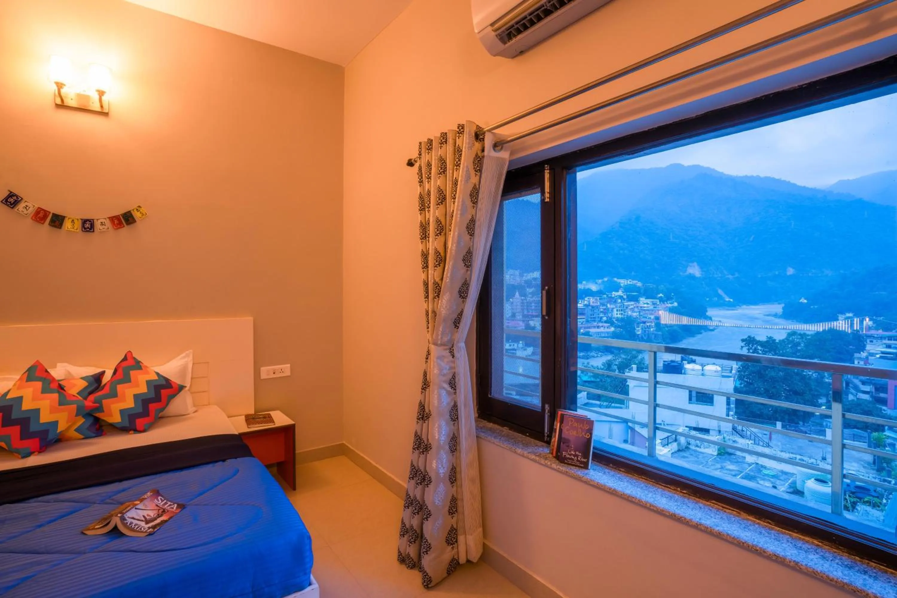 View (from property/room), Bed in goSTOPS Rishikesh, Lakshman Jhula