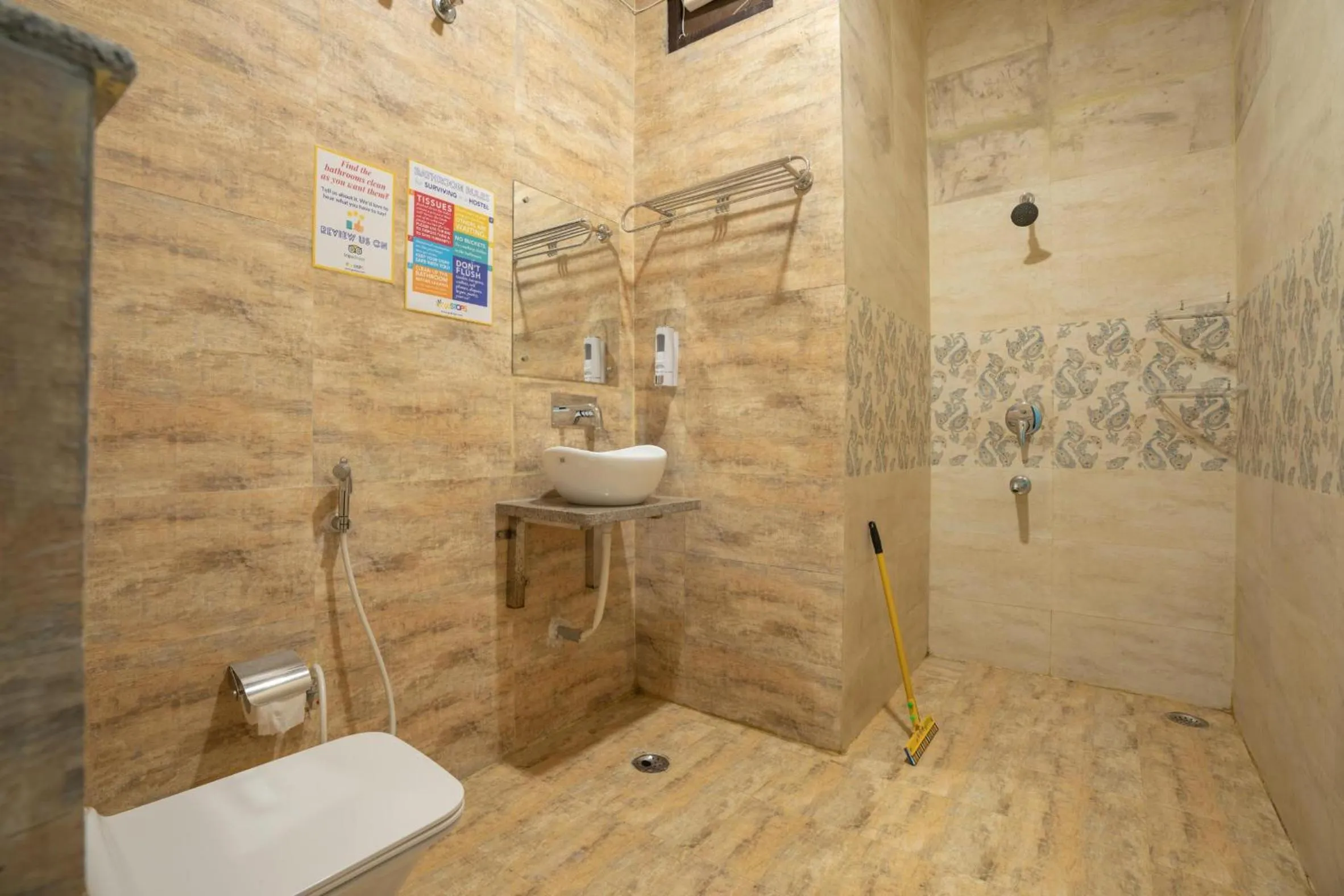 Bathroom in goSTOPS Rishikesh, Lakshman Jhula