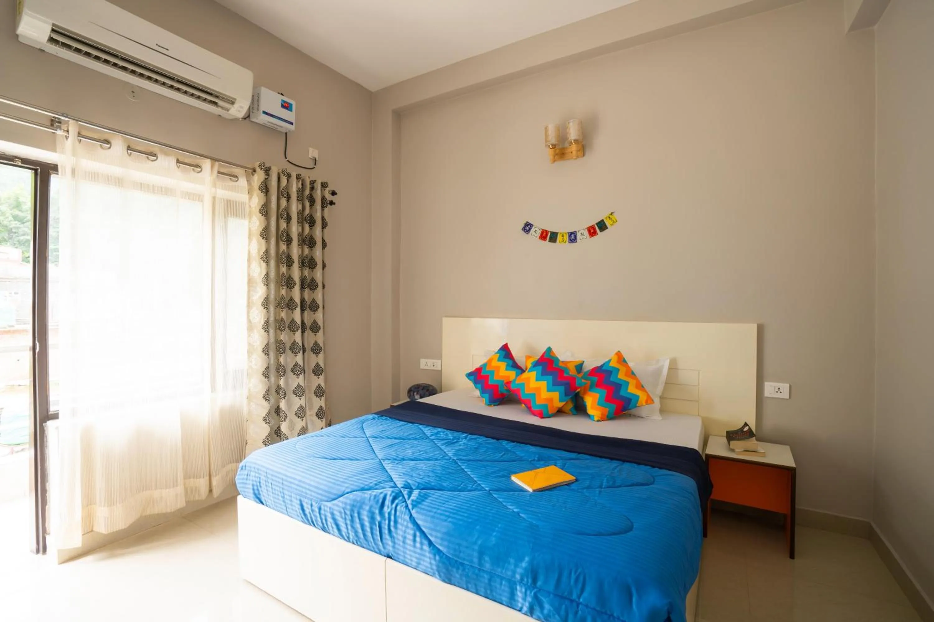 Bed in goSTOPS Rishikesh, Lakshman Jhula