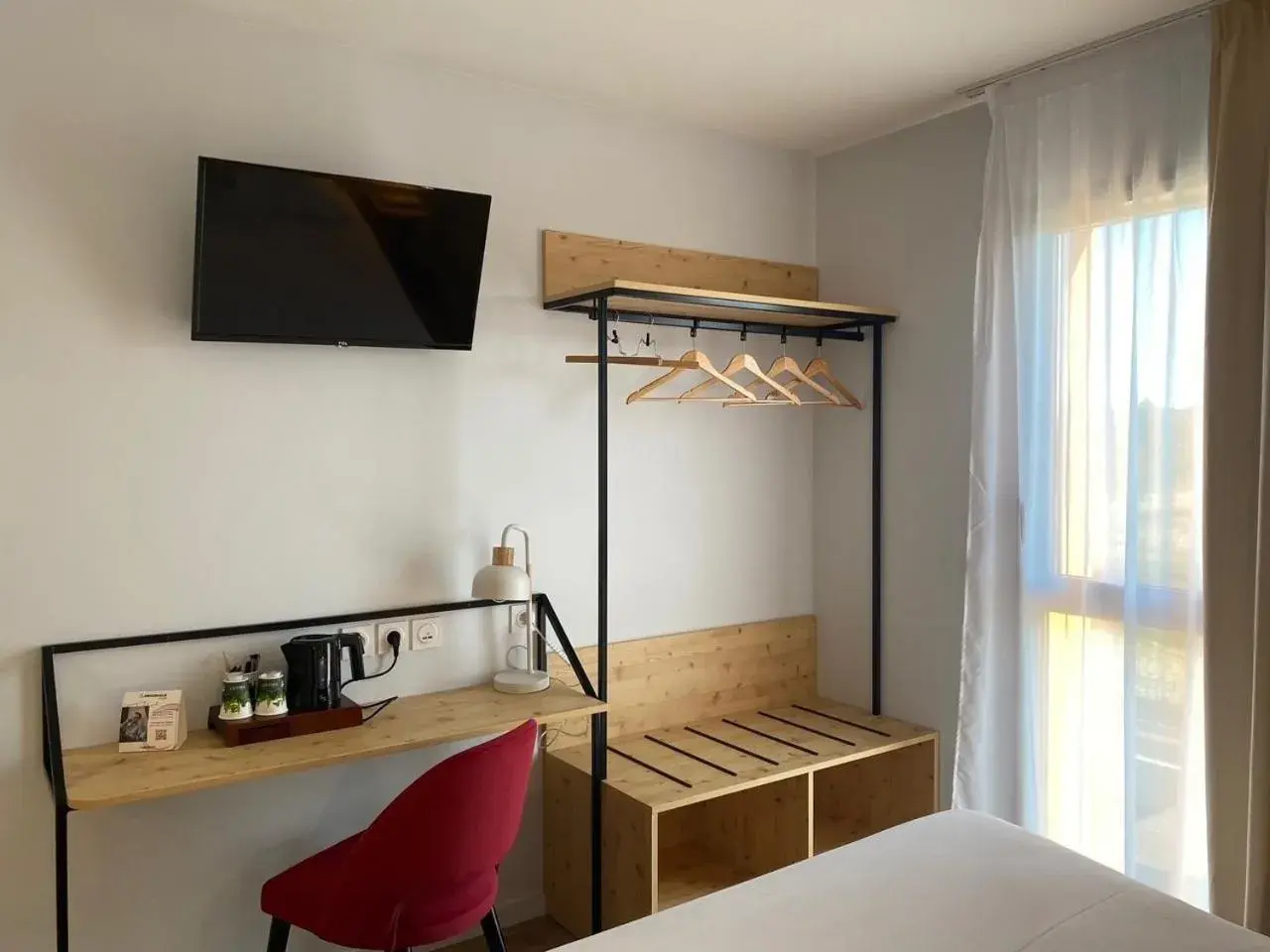 Photo of the whole room, Bed in The Originals City, Hôtel Le Relais des Deux Mers, Marmande Sud Photo of the whole room, Bed in The Originals City, Hôtel Le Relais des Deux Mers, Marmande Sud