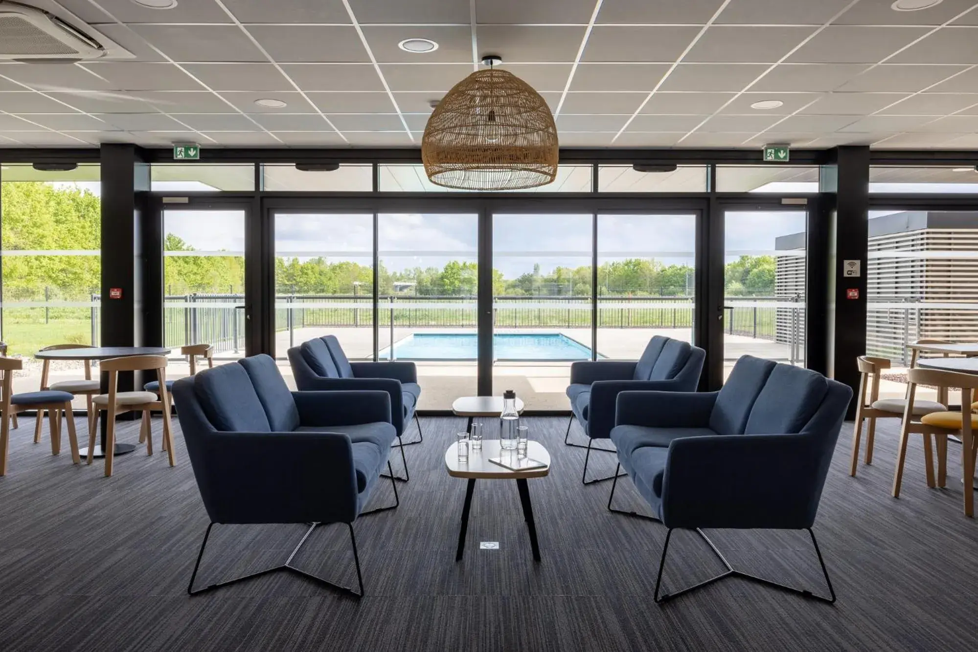 Lounge or bar in The Originals City, Hôtel Le Relais des Deux Mers, Marmande Sud Lounge or bar in The Originals City, Hôtel Le Relais des Deux Mers, Marmande Sud