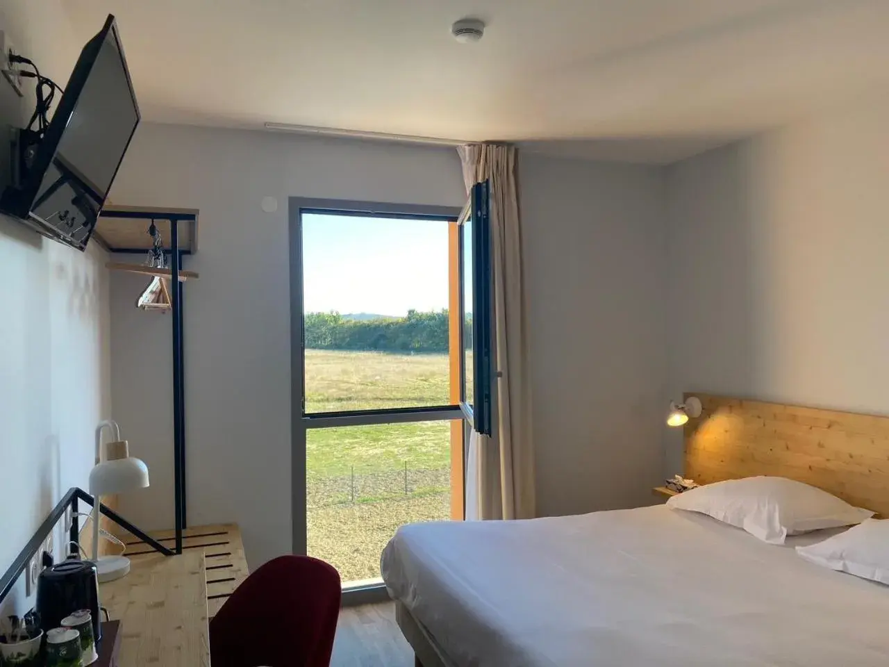 Bedroom, Bed in The Originals City, Hôtel Le Relais des Deux Mers, Marmande Sud Bedroom, Bed in The Originals City, Hôtel Le Relais des Deux Mers, Marmande Sud