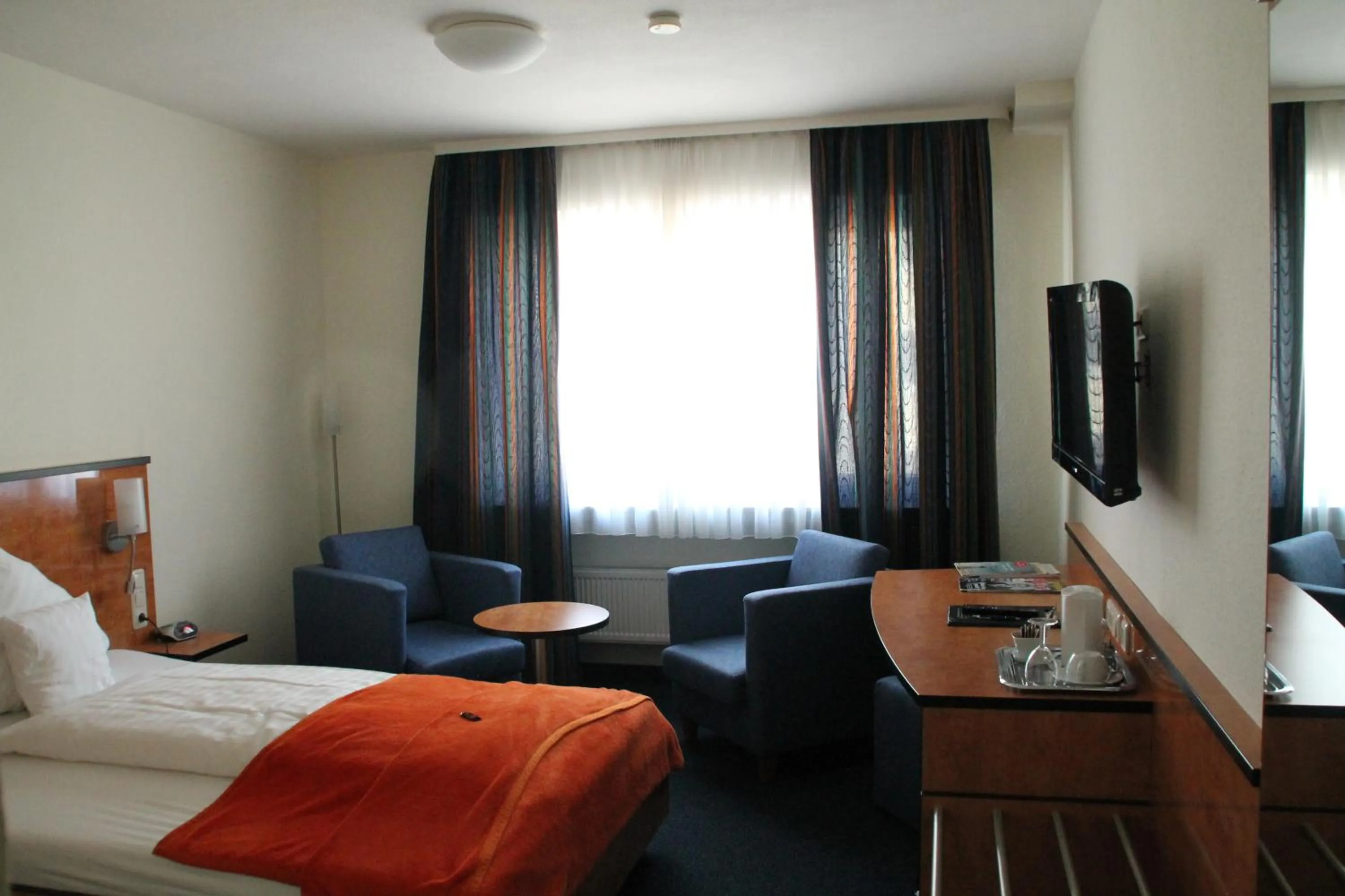 Photo of the whole room, Bed in Trip Inn Hotel Zum Riesen Hanau