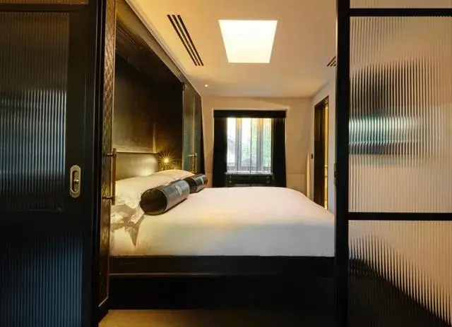 Bed in Chateau Denmark London Bed in Chateau Denmark London