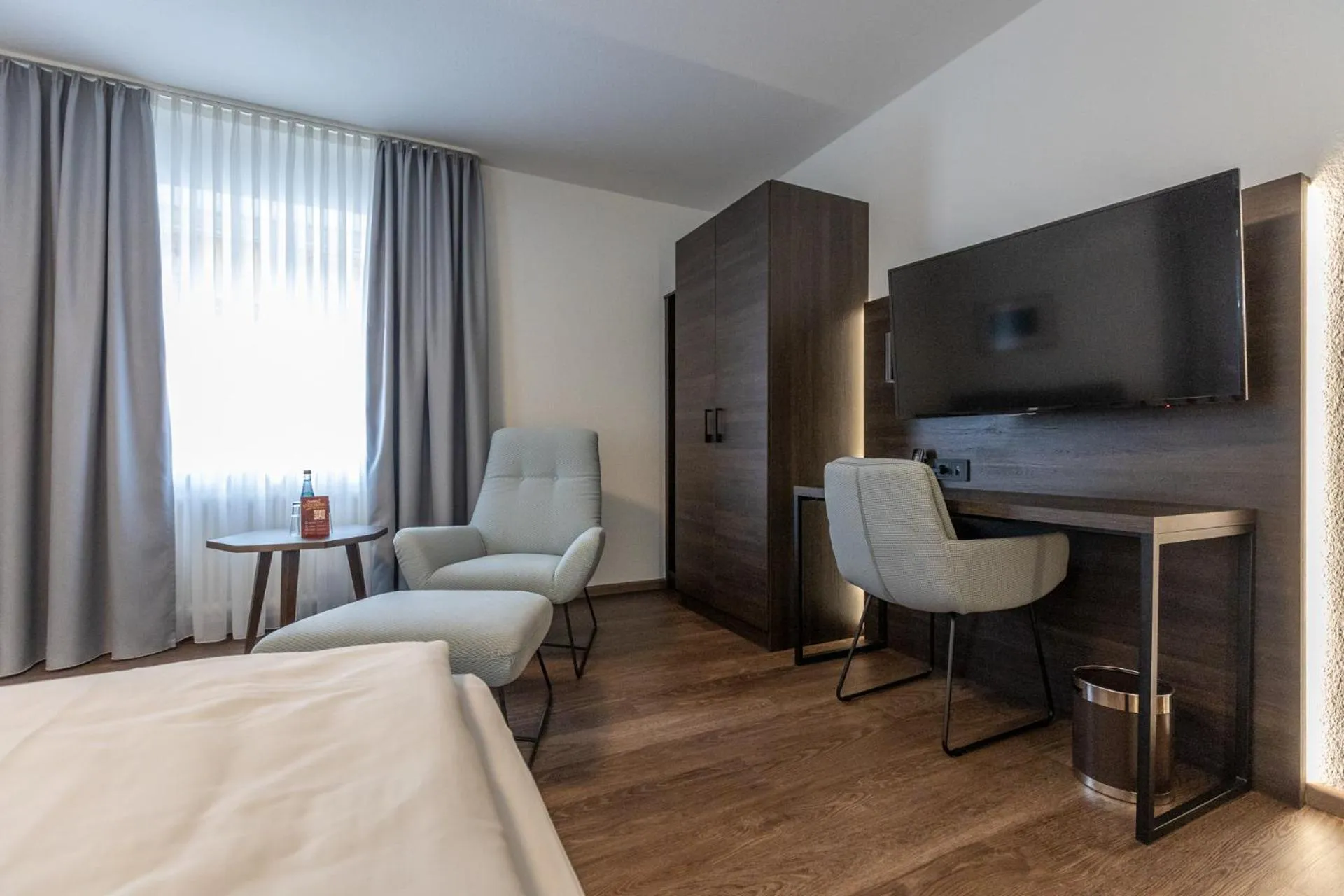 TV and multimedia, Bed in Hotel Hirsch