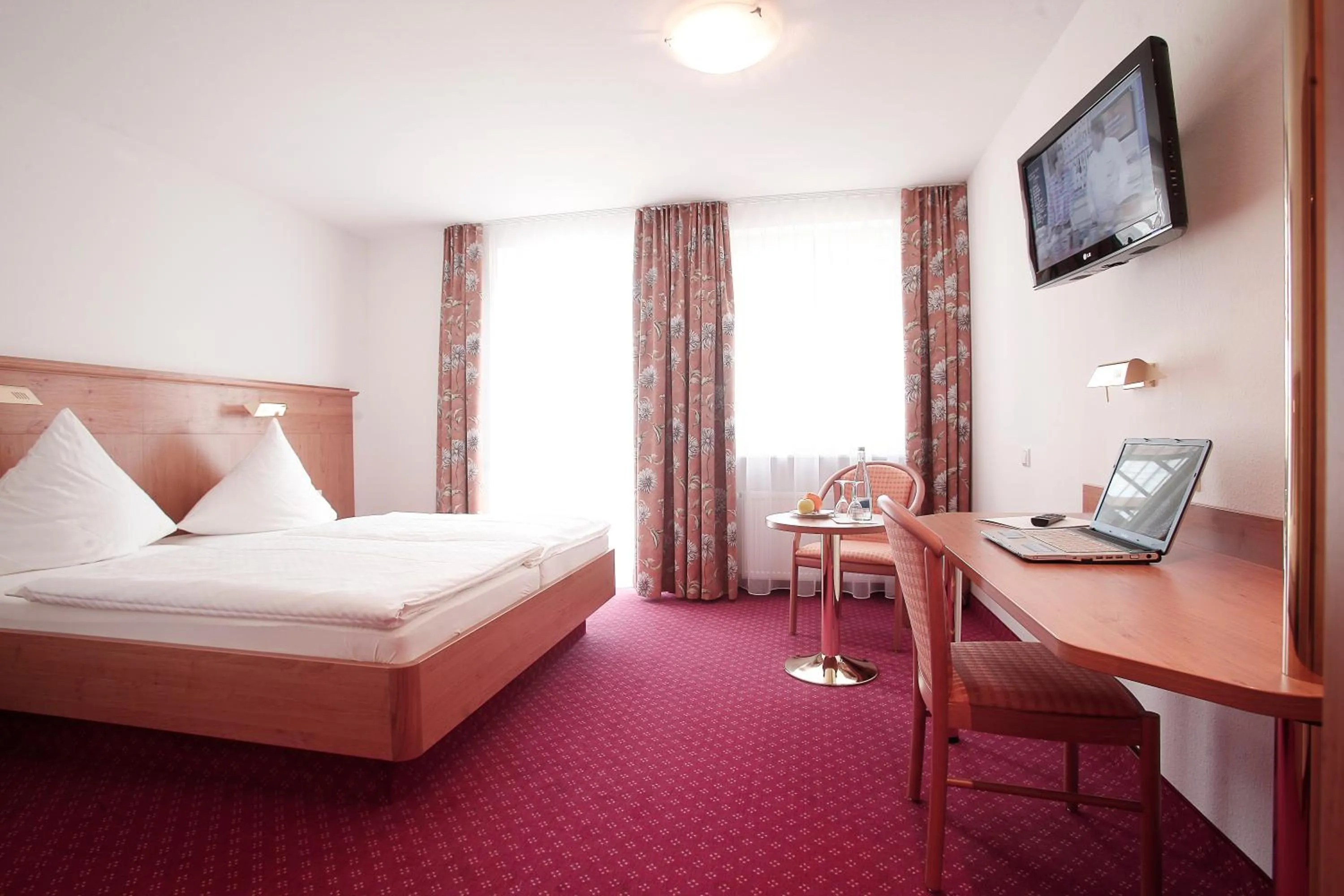 Photo of the whole room, Bed in Hotel Hirsch