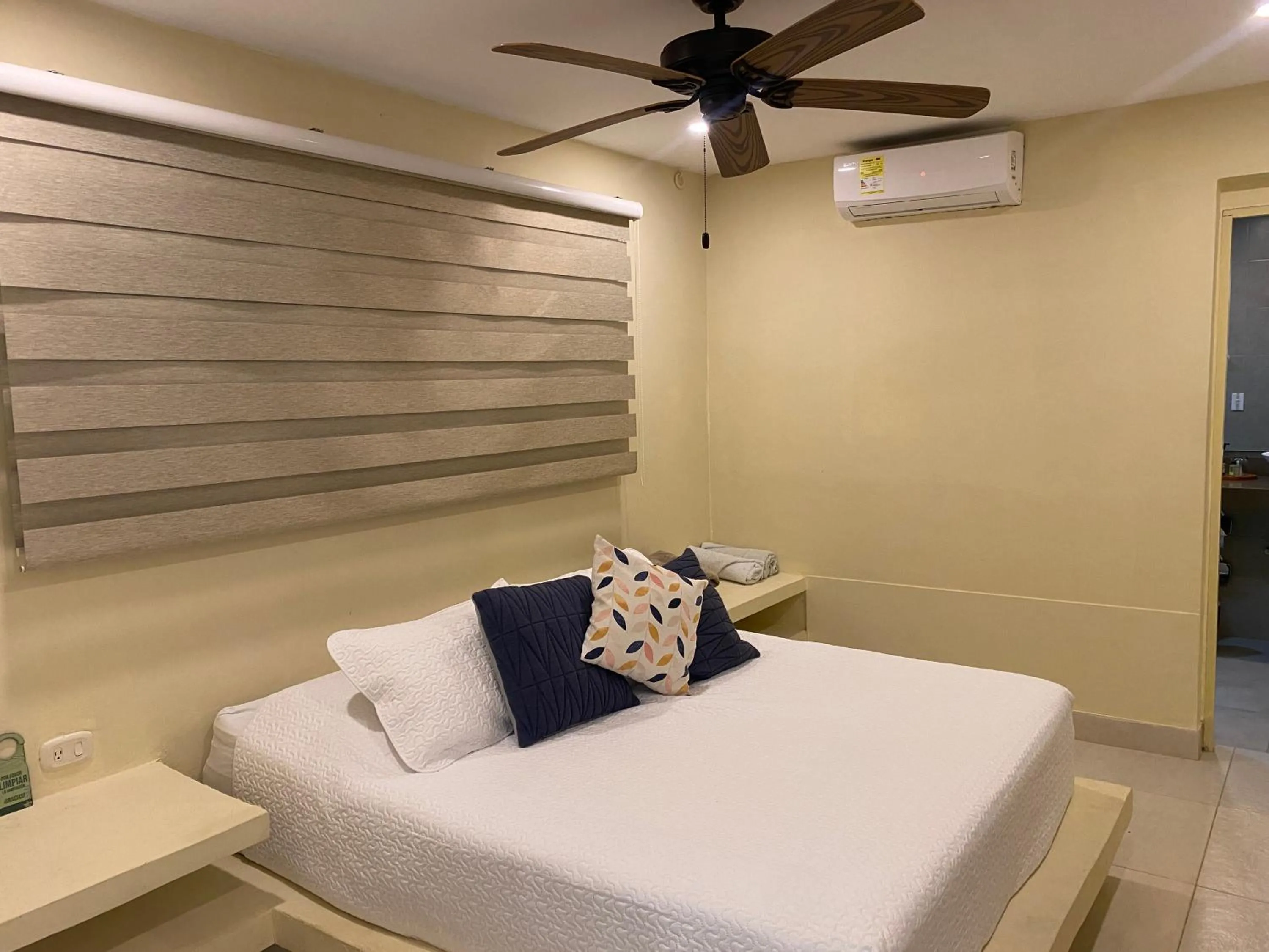 Photo of the whole room, Bed in Gardenia Springs - La Finca Buritaca
