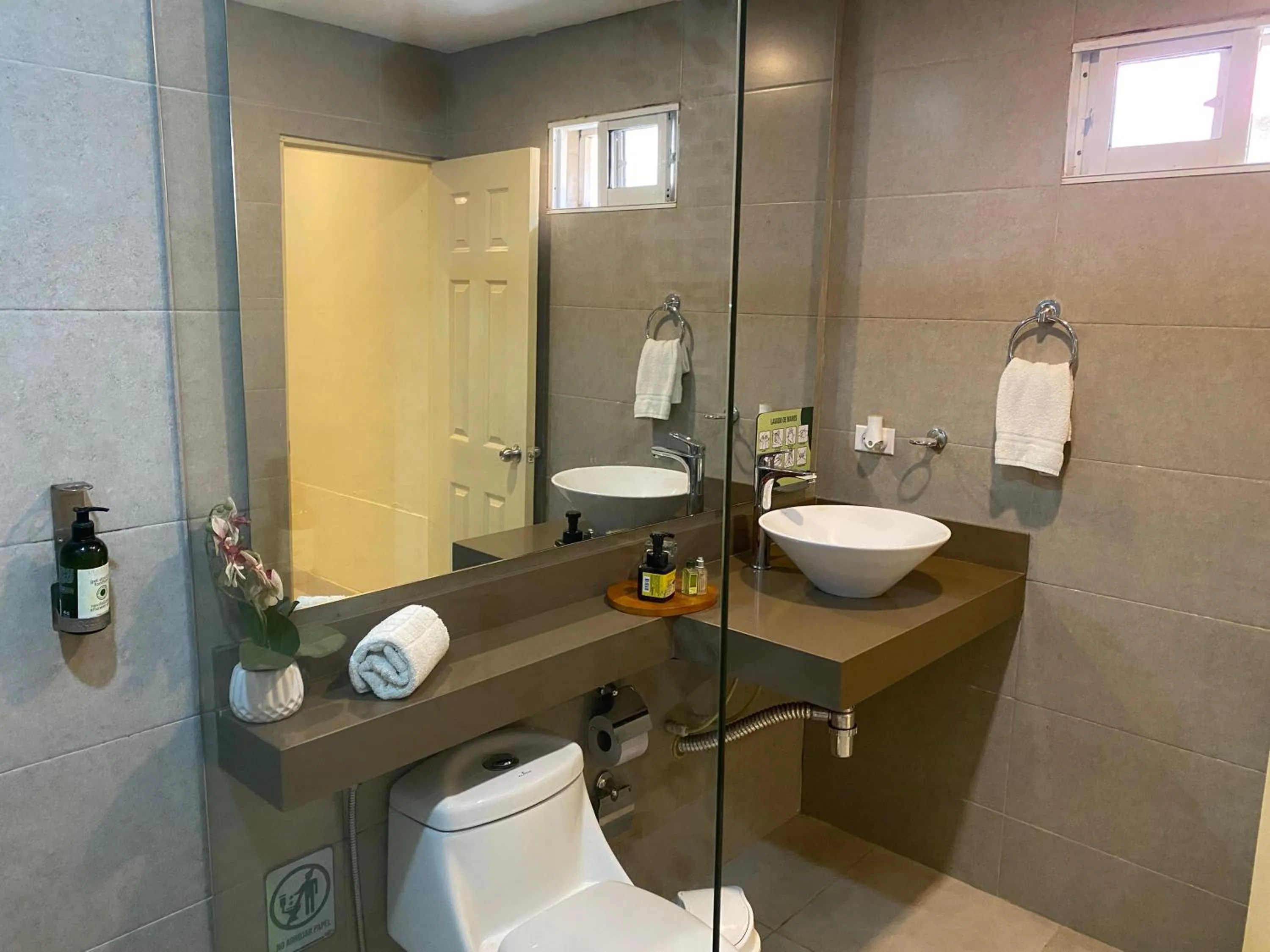 Bathroom in Gardenia Springs - La Finca Buritaca